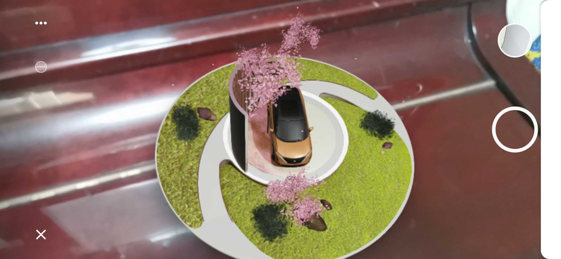 ARではクルマと一緒に背景も表示され、自由に拡大縮小や回転が可能