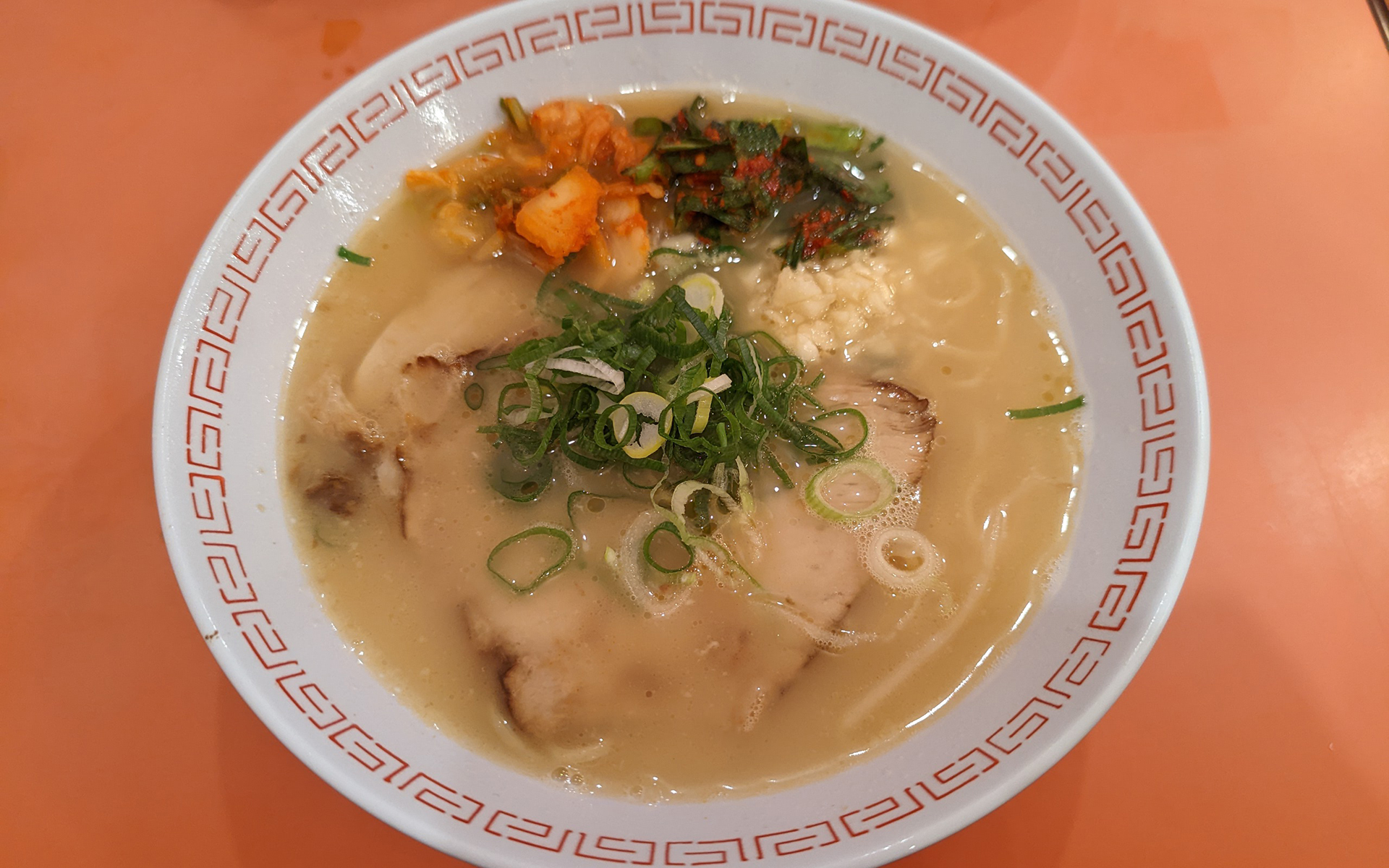 クルマを買い替えてスタッドレスタイヤが（値段的に）はけなくなったため、年末年始に帰省をしないかわりに大阪へ行き、焼き肉からの金龍コンボを決めました