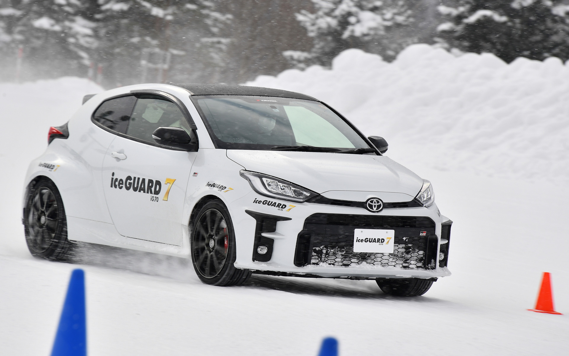 アイスガード7で雪上路面を走る