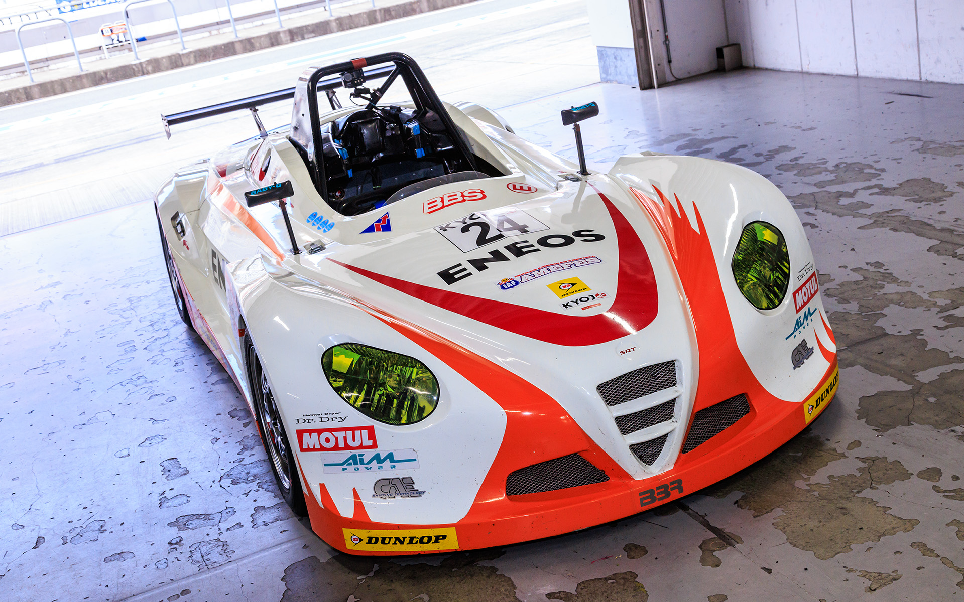 KYOJO CUPはウエストレーシングカーズ製「VITA-01」のワンメイクレース。ボディサイズは3712×1600×1070mm（全長×全幅×全高）、ホイールベースは2200mm、トヨタの1NZ-FCエンジンを搭載し、Vitz RSに搭載されていた5速MTが組み合わせられる。タイヤは2020年からダンロップのVITA専用タイヤのワンメイクとなっている