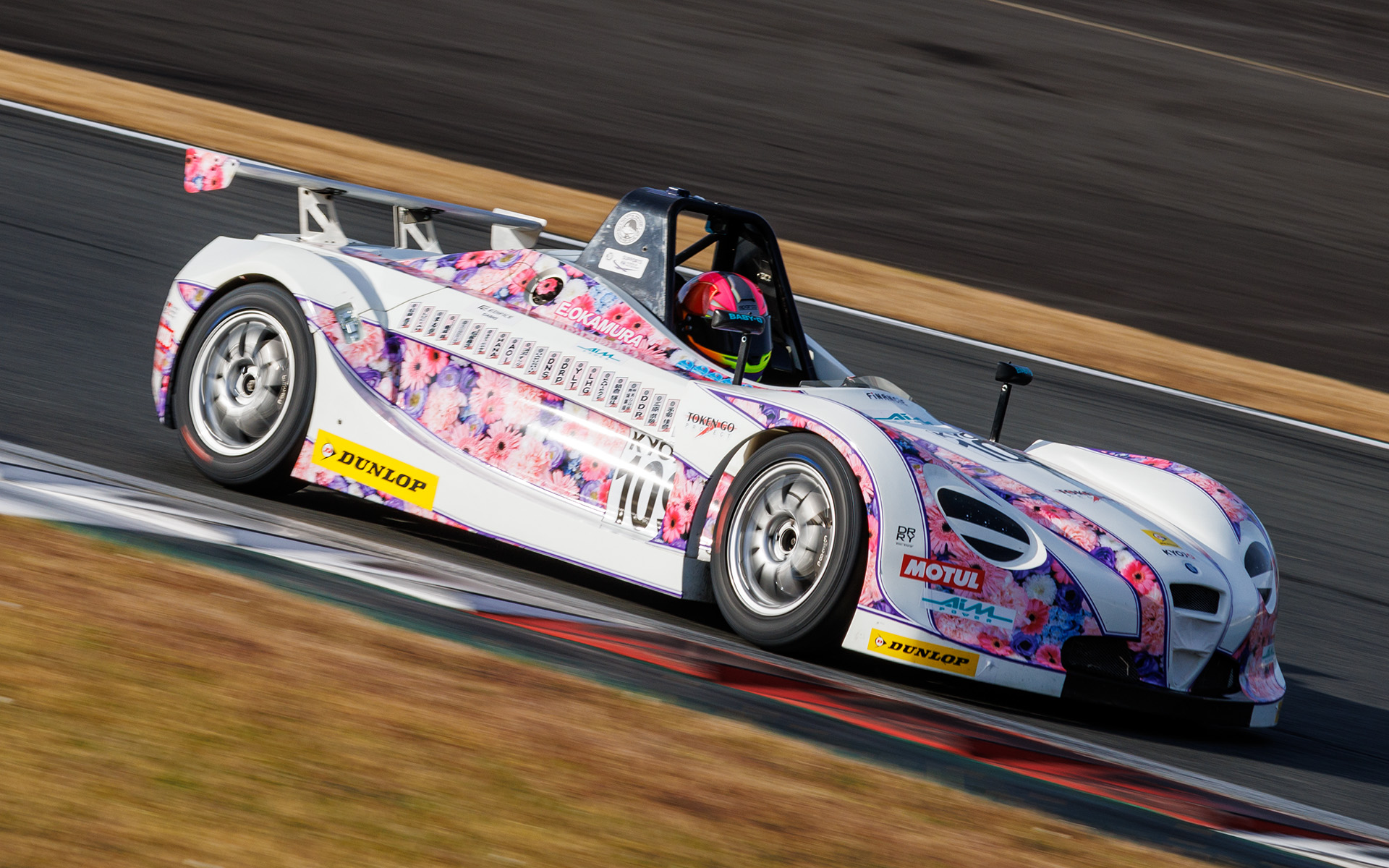 岡村選手がドライブする109号車 KYOJO TOKEN DREAM VITA