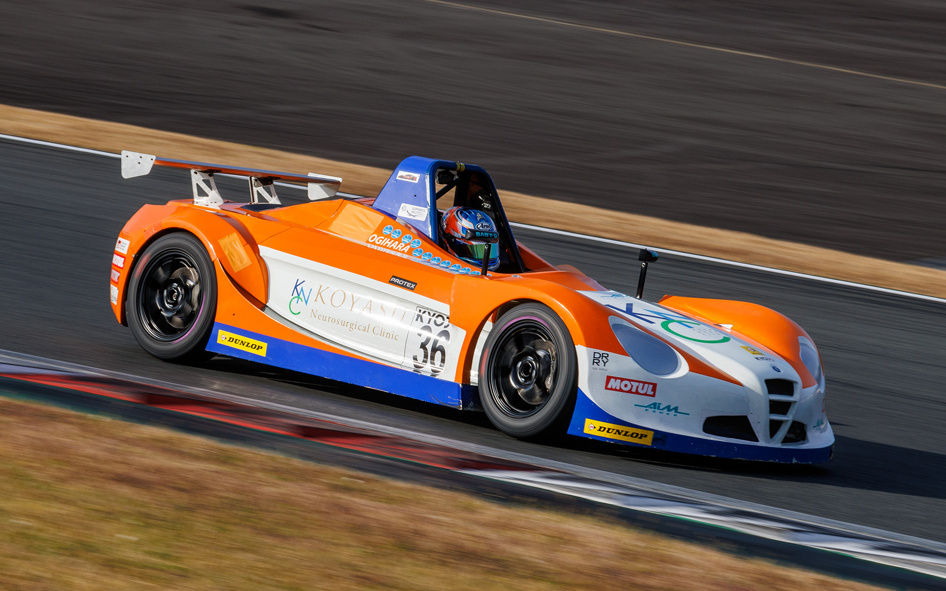 シリーズランキング9位 36号車 KNC VITA 荻原友美選手