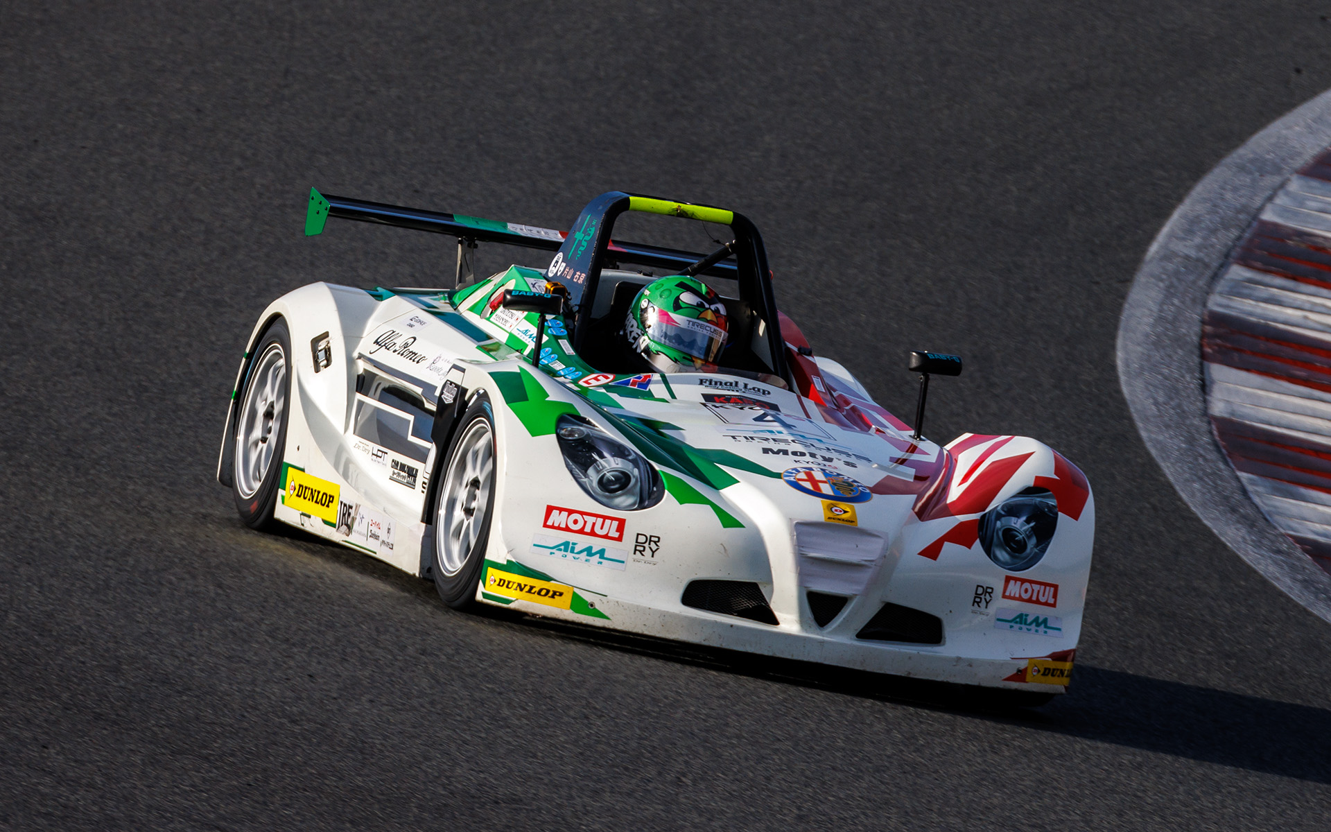 シリーズランキング14位 4号車 タイヤカスレーシングVITA 宮島花蓮選手