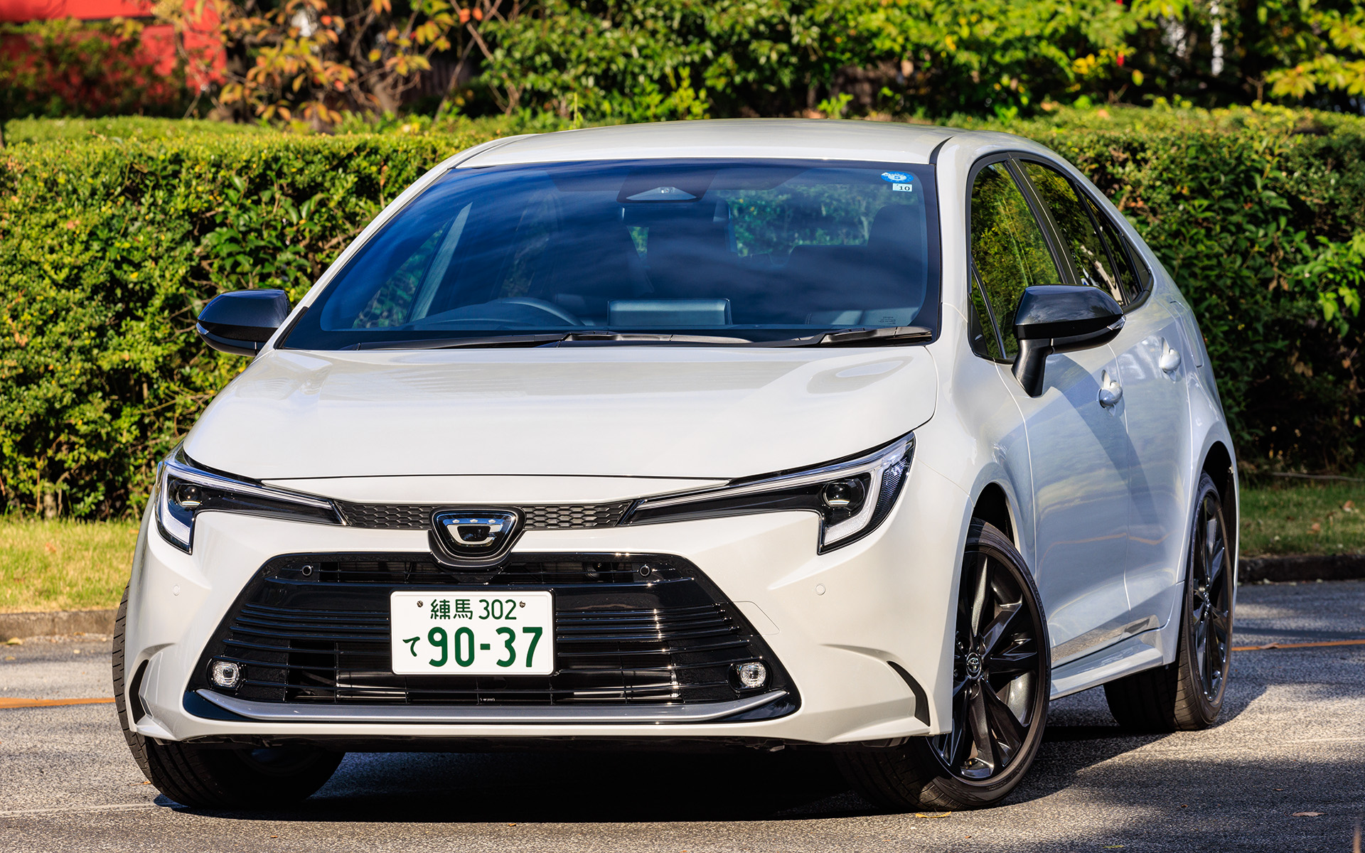 カローラ（ガソリン車）。グレードはW×B。ガソリン車の駆動方式は2WD（FF）のみの設定で、価格は245万円。ボディサイズは4495×1745×1435mm（全長×全幅×全高）、ホイールベースは2640mm。車両重量は1280kg