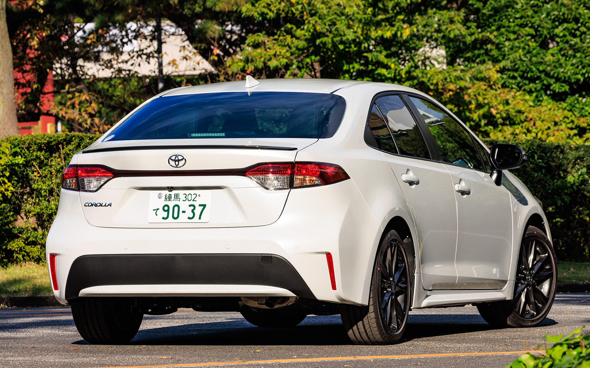 カローラ（ガソリン車）。グレードはW×B。ガソリン車の駆動方式は2WD（FF）のみの設定で、価格は245万円。ボディサイズは4495×1745×1435mm（全長×全幅×全高）、ホイールベースは2640mm。車両重量は1280kg