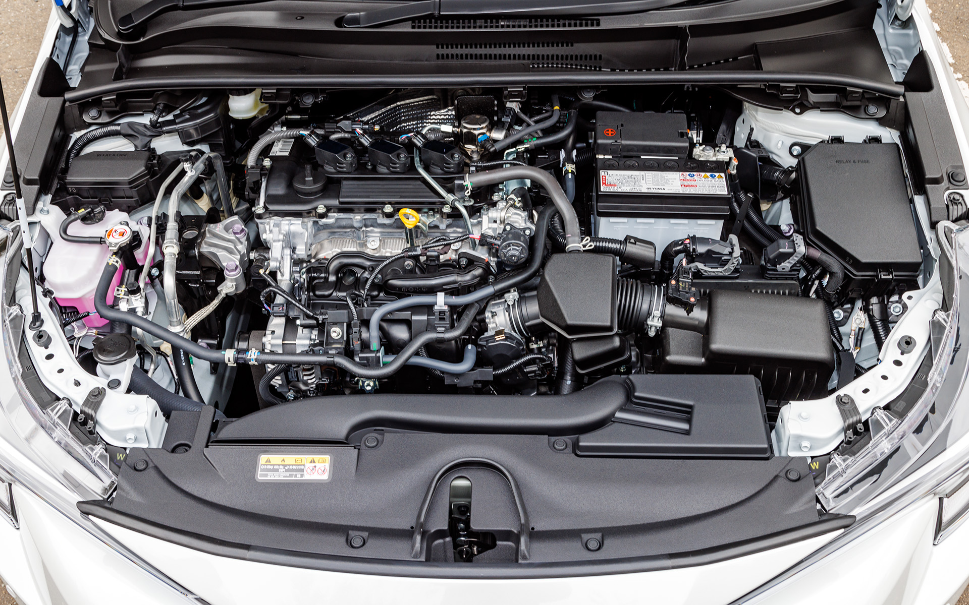 最高出力88kW（120PS）/6600rpm、最大トルク145Nm（14.8kgfm）/4800-5200rpmを発生する直列3気筒 1.5リッター「M15A-FKS」エンジンを搭載。WLTCモード燃費は18.1km/L