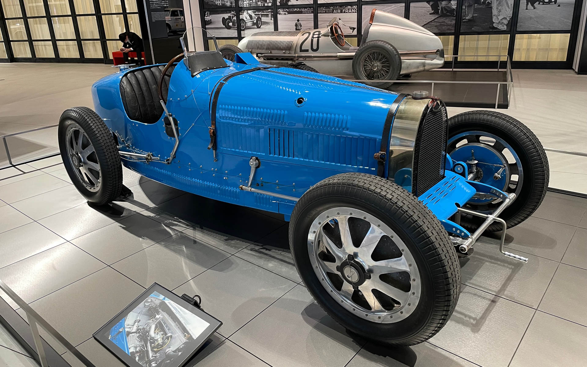 ブガッティ。ブルーのグランプリレーサーはフランスの誇りだ。