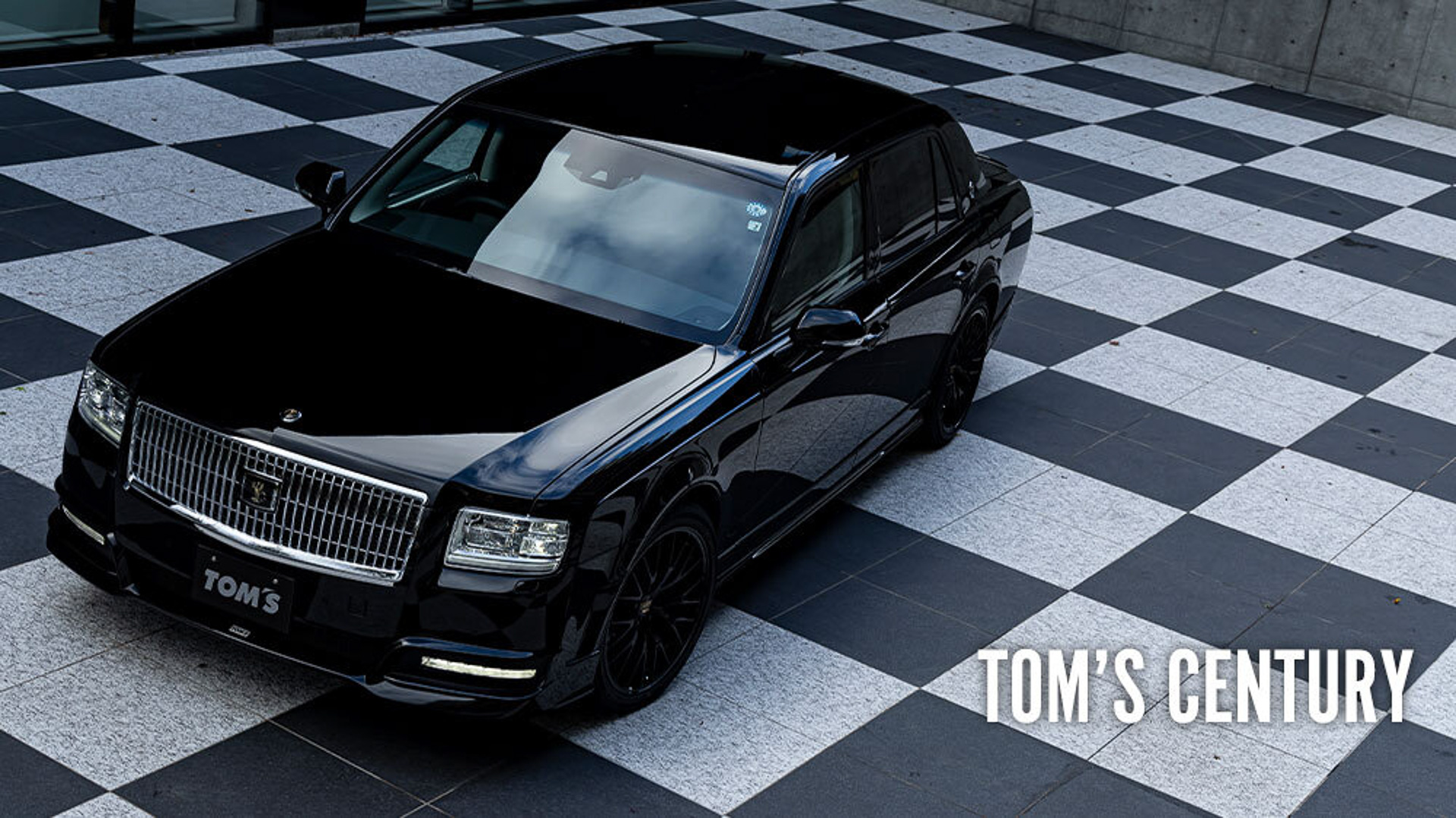 TOM'S CENTURY。高いレーシングテクノロジーをもって上質なパフォーマンスを付け加え、風格と気品はそのままに、ドライブする楽しさをも手に入れた至高の1台