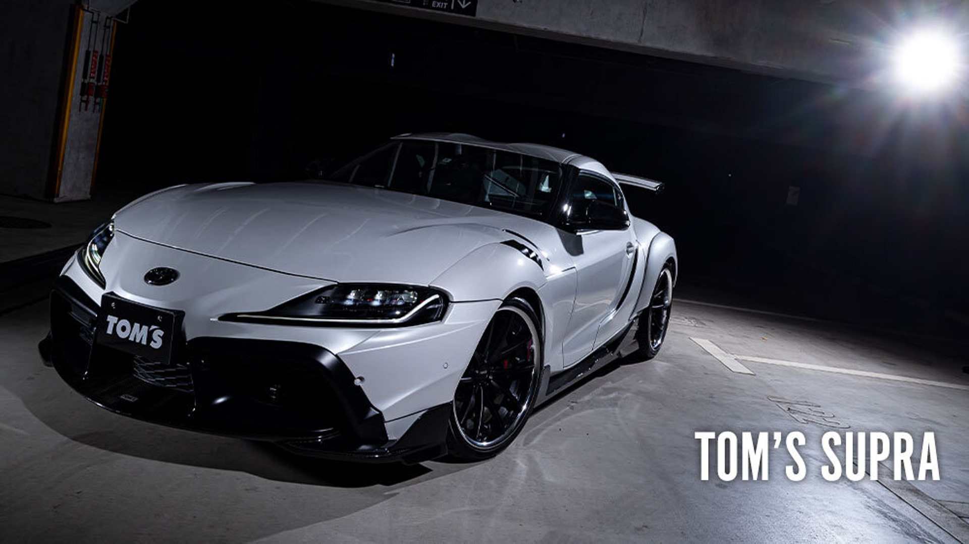 TOM'S SUPRA。優れたエアロダイナミクスとワイドトレッド化によりグリップ力を向上。B58エンジンもチューンナップによりパワーアップ。GTカーにふさわしいパワフルで質感の高い走りを実現した1台