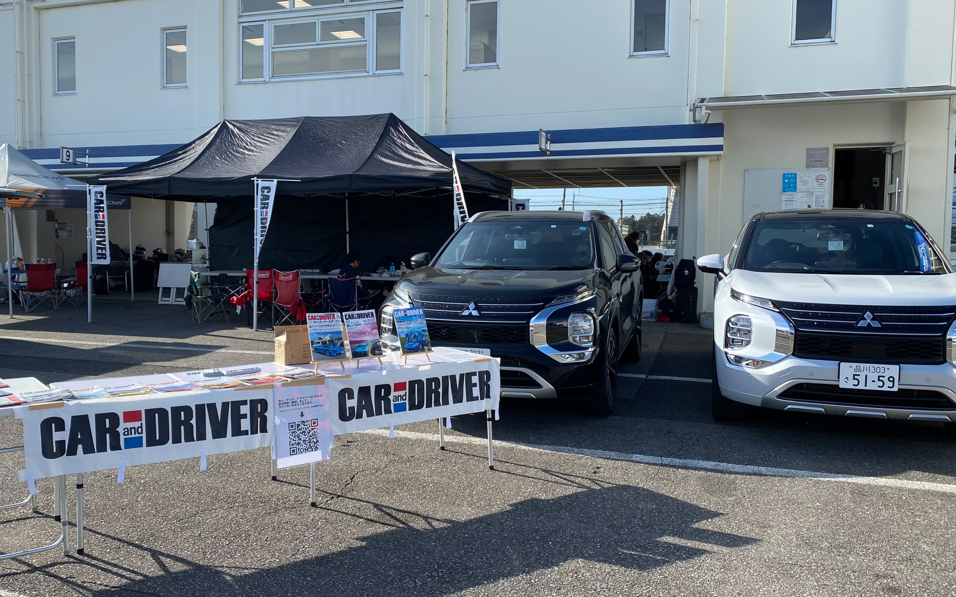サーキットもアウトドアなので、大容量バッテリを積んだクルマたちは電源として大活躍。リニューアルした誌面を来場者にPRするブースを作ったり、各メディアが趣向を凝らしてお客さんを楽しませていました