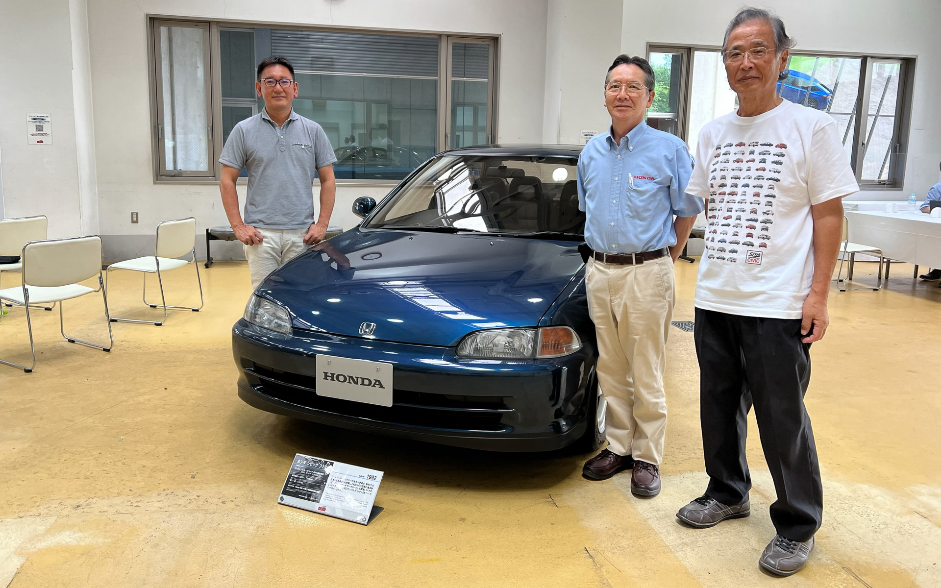 5台目シビック開発責任者の鈴木健三氏（右）と車体開発責任者の前川泰久氏（中央）に話をうかがった