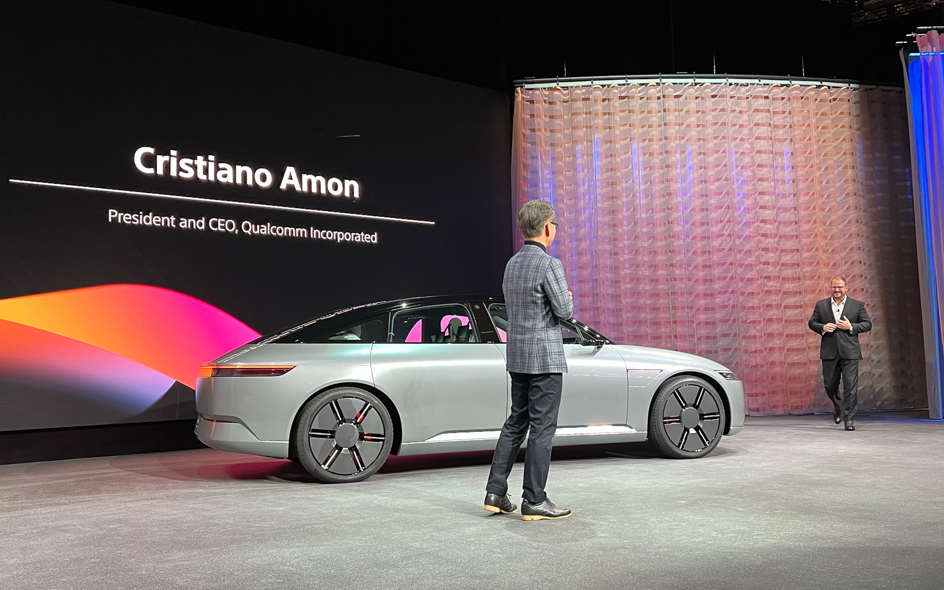 クアルコム CEO クリスチアーノ・アーモン氏を紹介