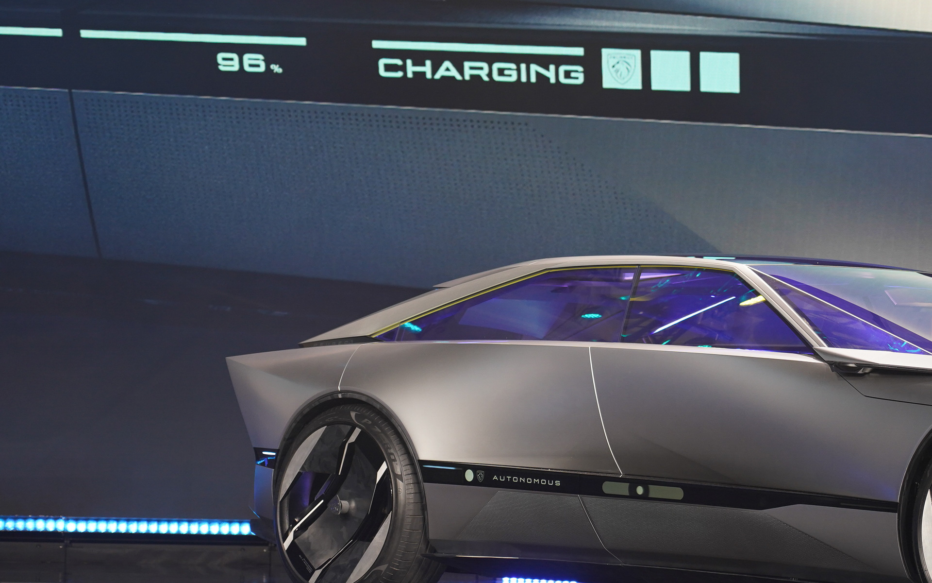 サイドに埋め込まれているディスプレイに文字を表示させることが可能