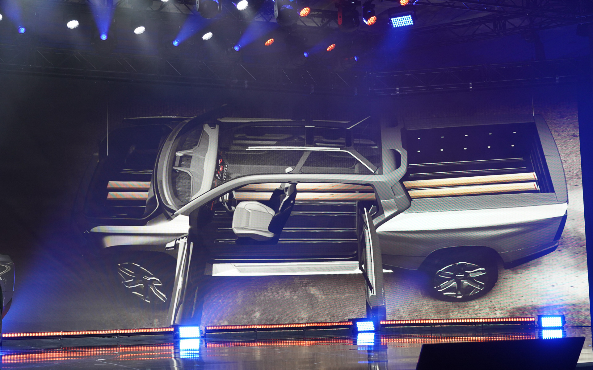 長い荷物も楽々載せることができる柔軟な内部構造