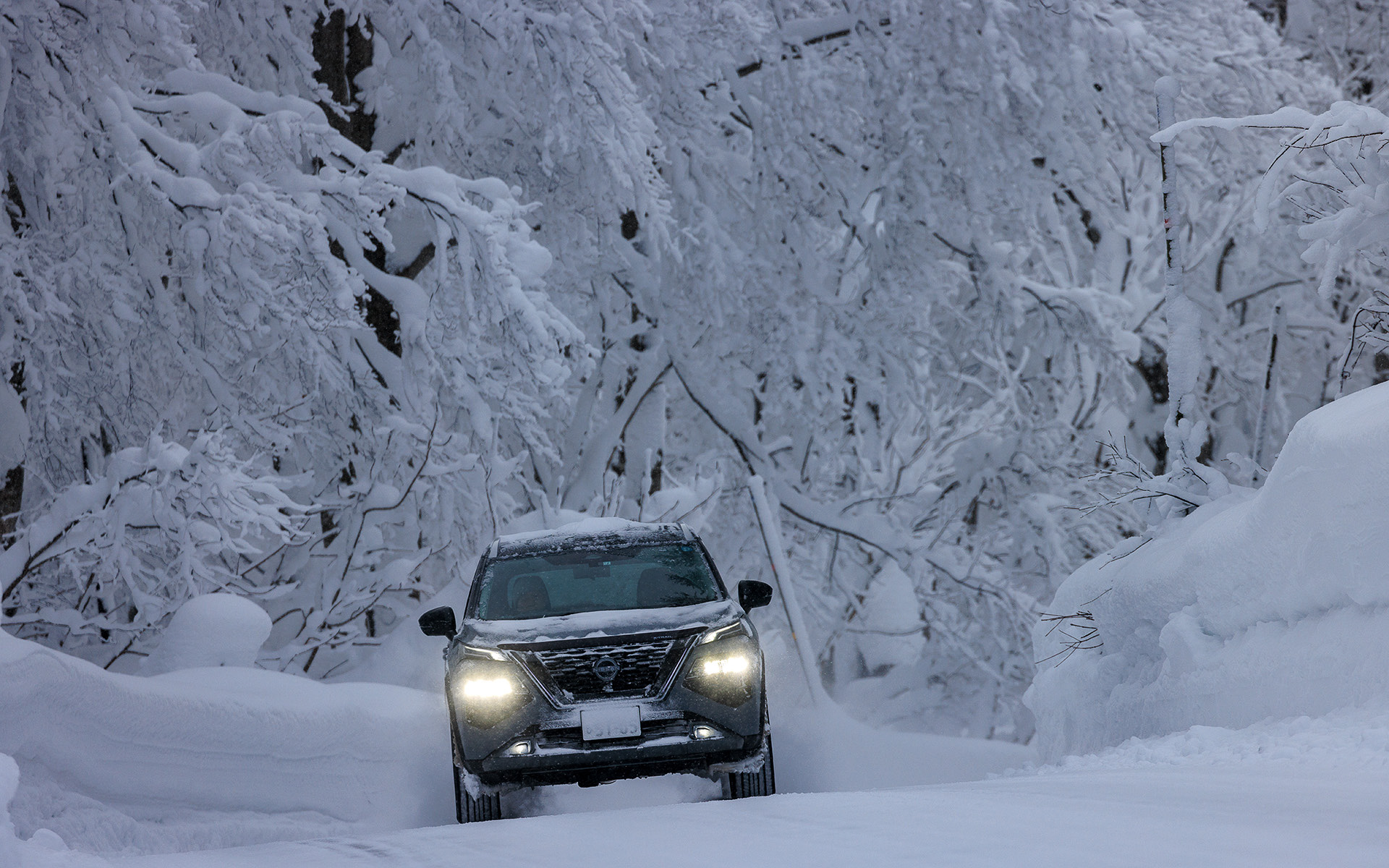 新型「エクストレイル」が搭載する4輪制御技術「e-4ORCE」の性能を東北で体験してきた