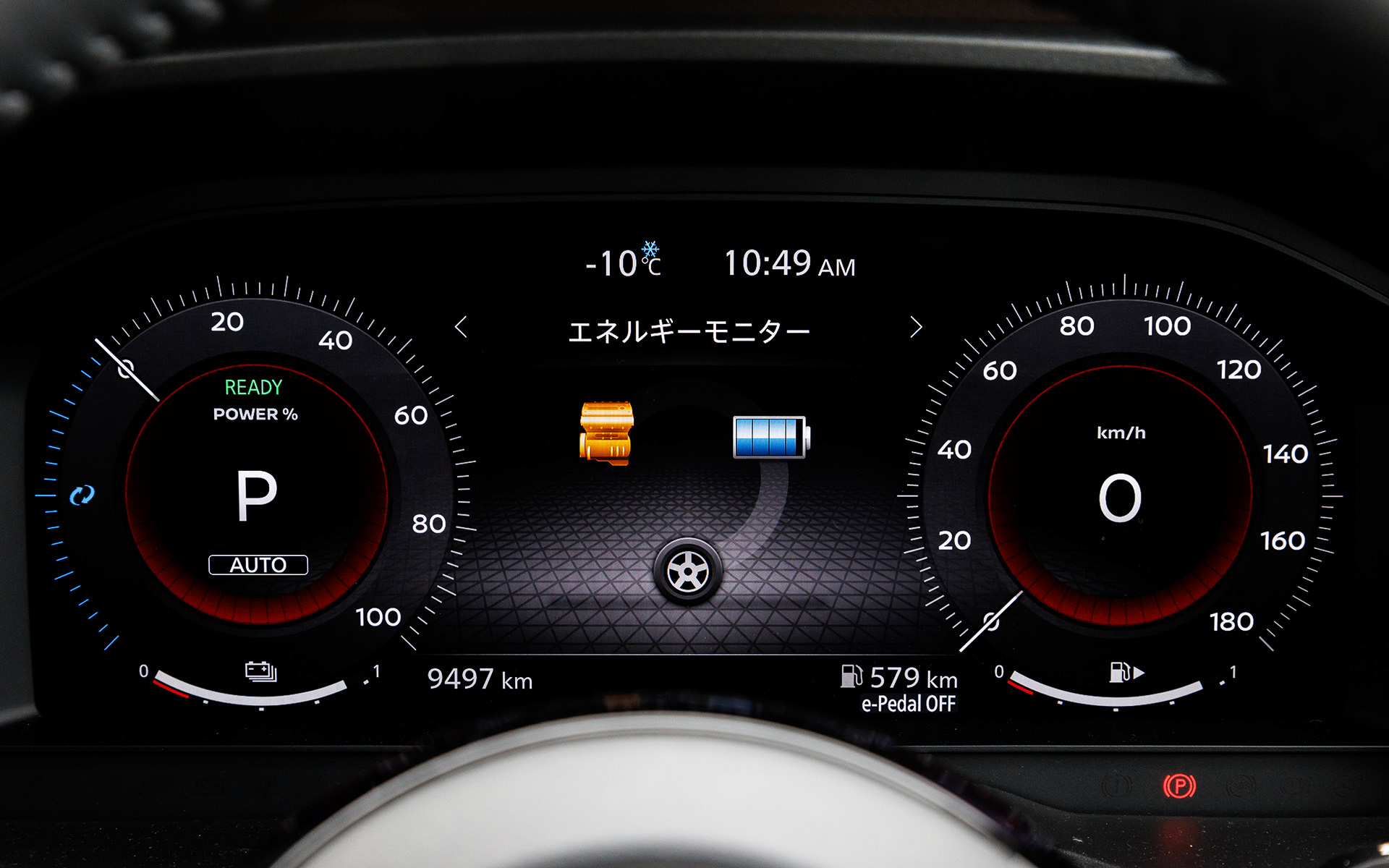 メーターには2種類の表示モードを選択できる12.3インチのアドバンスドドライブアシストディスプレイを採用。センターディスプレイとして採用されている12.3インチのNissanConnect ナビゲーションシステムには自然な言葉で操作できるハイブリッド音声認識機能やAmazon Alexaを搭載