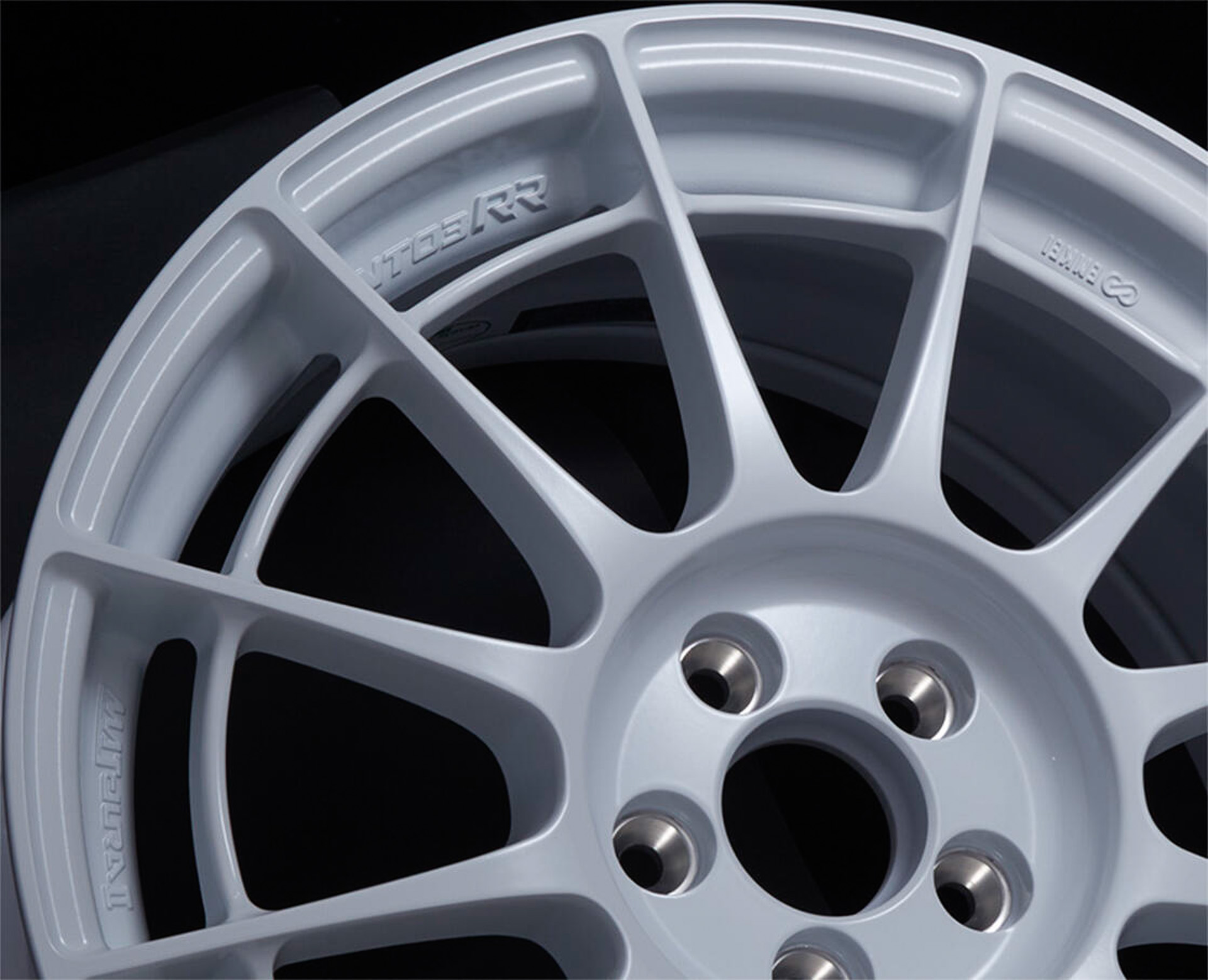 ブレースリングを採用