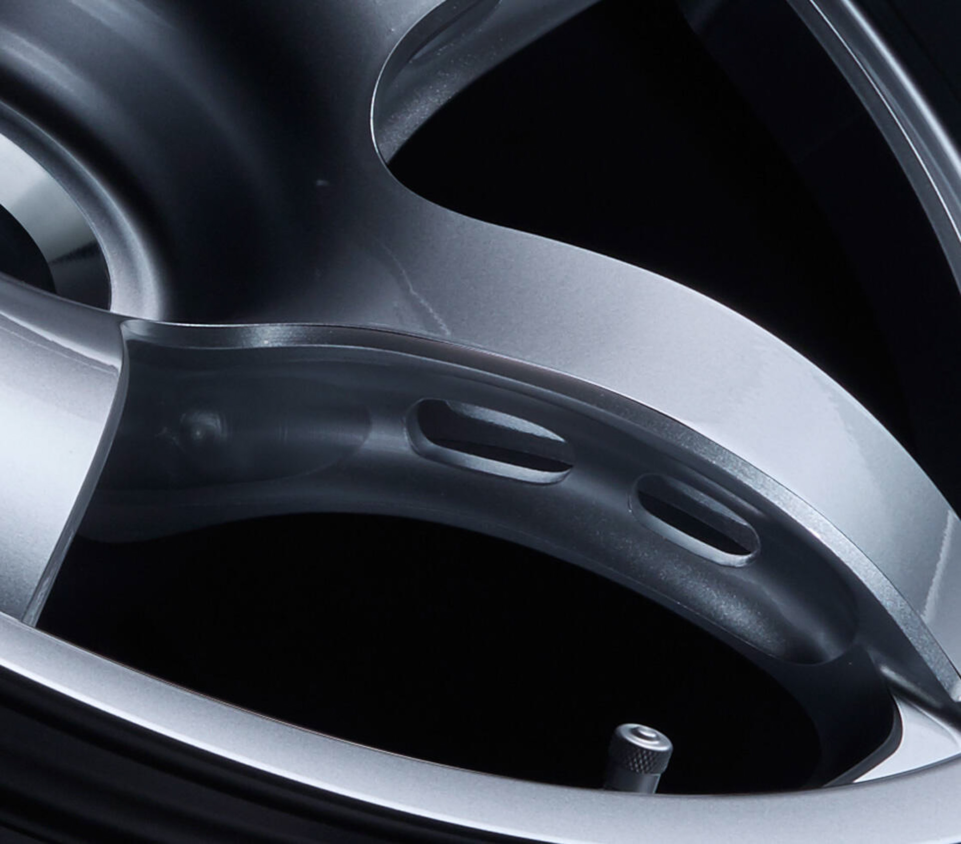 スポーク貫通孔