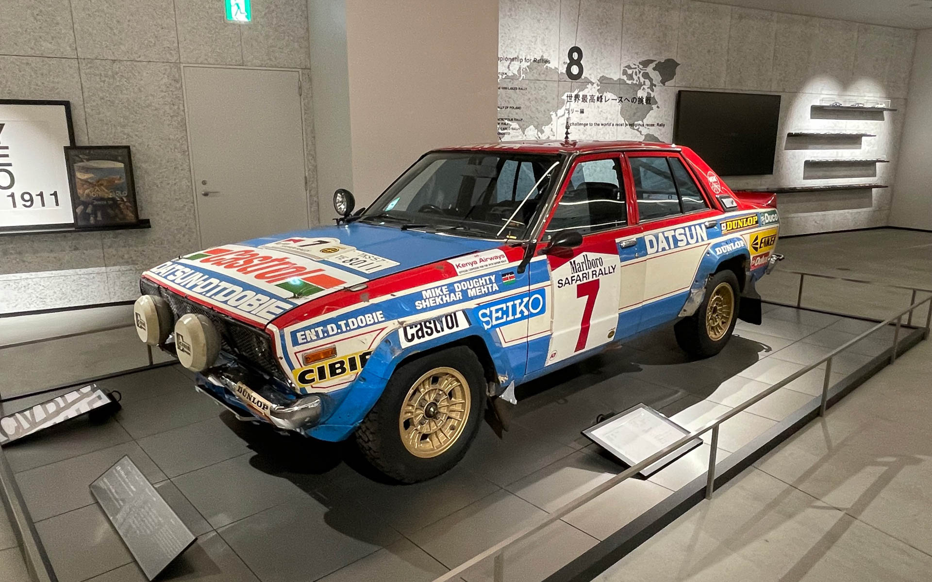 PA10 バイオレット。ボクシーな実用車に4バルブDOHCヘッドを乗せたグループ4マシンにはワークスチームのすごさを感じたのでした