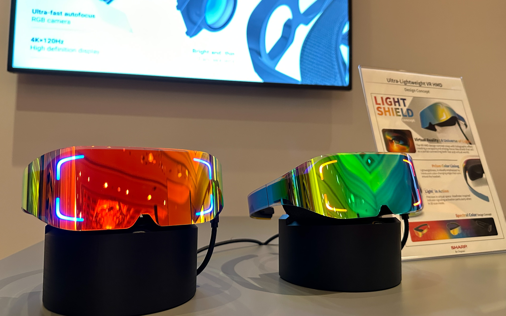 約175kgの超軽量化を実現したVR用超軽量HMDプロトタイプ