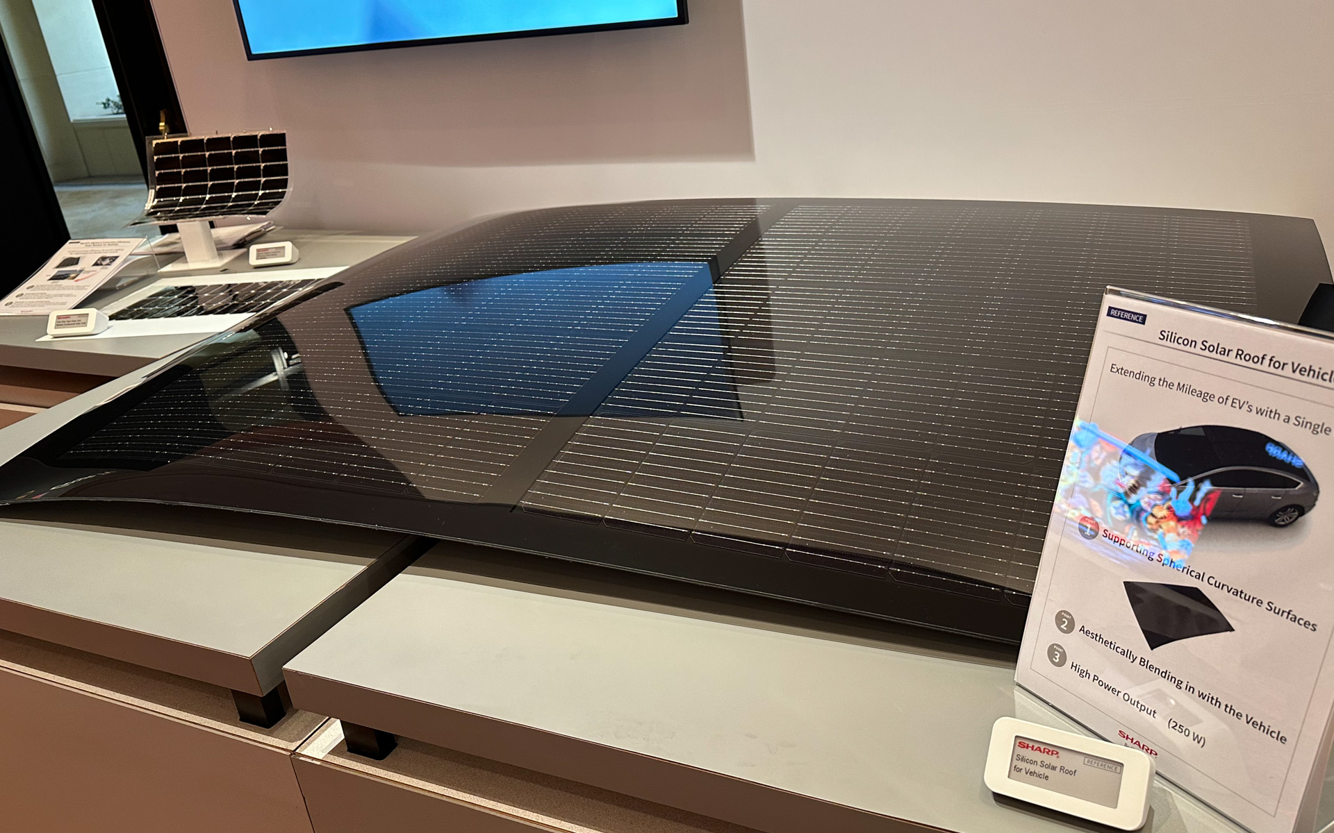 シリコン製の車載向け太陽電池モジュール