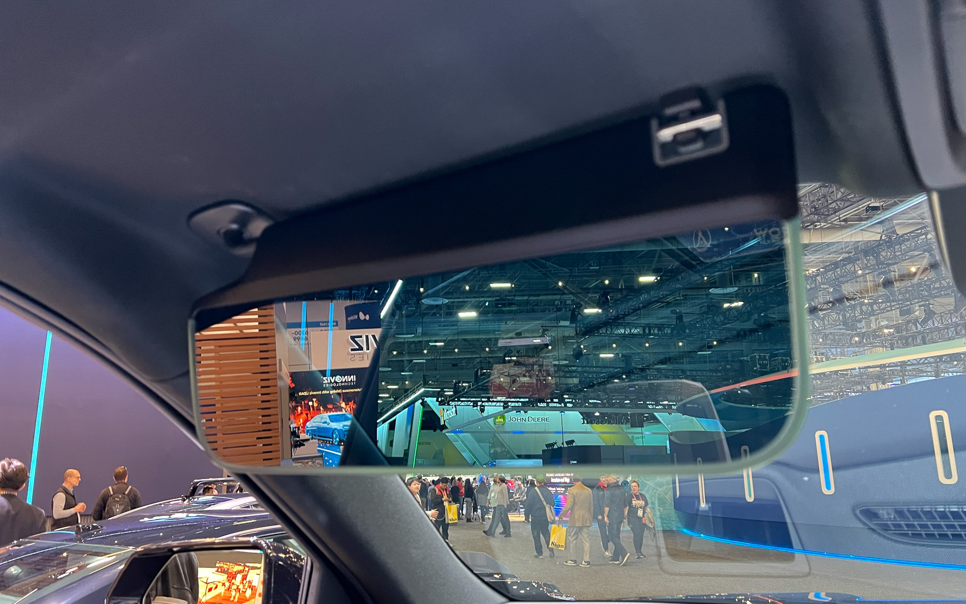 ボーイング 787の電子シェードはジェンテックスの技術。同じ技術で電子サンバイザーを提案している