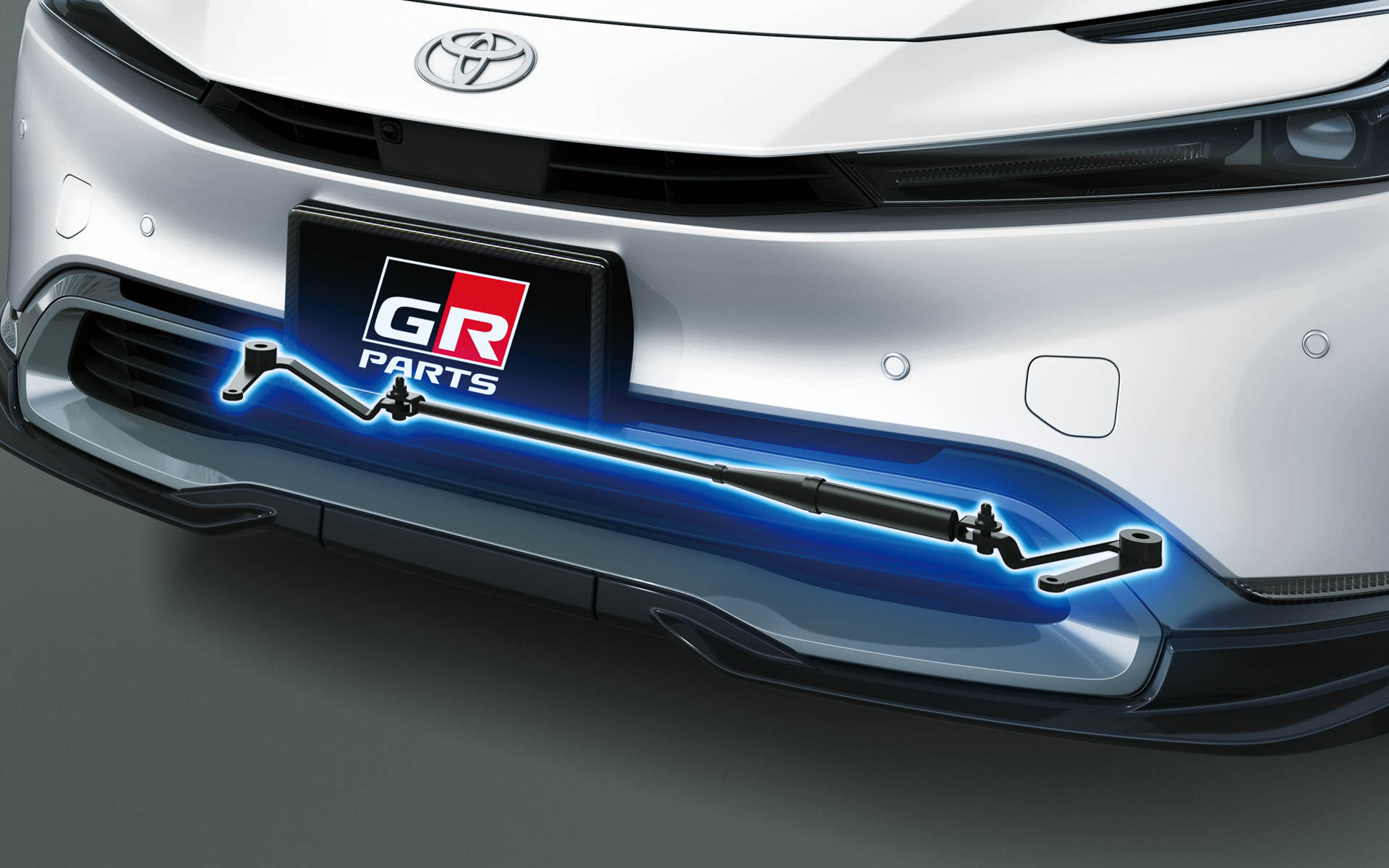 GR「パフォーマンスダンパー」セット（9万9000円）。車両振動を吸収し打ち消すことで、街乗りの乗り心地を向上し、質感が一段上がったようなイメージを付与。GRドアスタビライザーと組み合わせることで、ハンドル応答性の向上にも寄与する