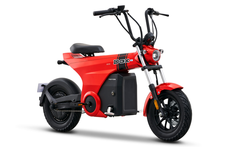 ホンダ、中国で電動二輪車3モデル発表 「スーパーカブ」「ダックス