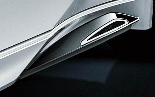 NEO ADVANCE STYLE サイドガーニッシュ。価格は3万5200円