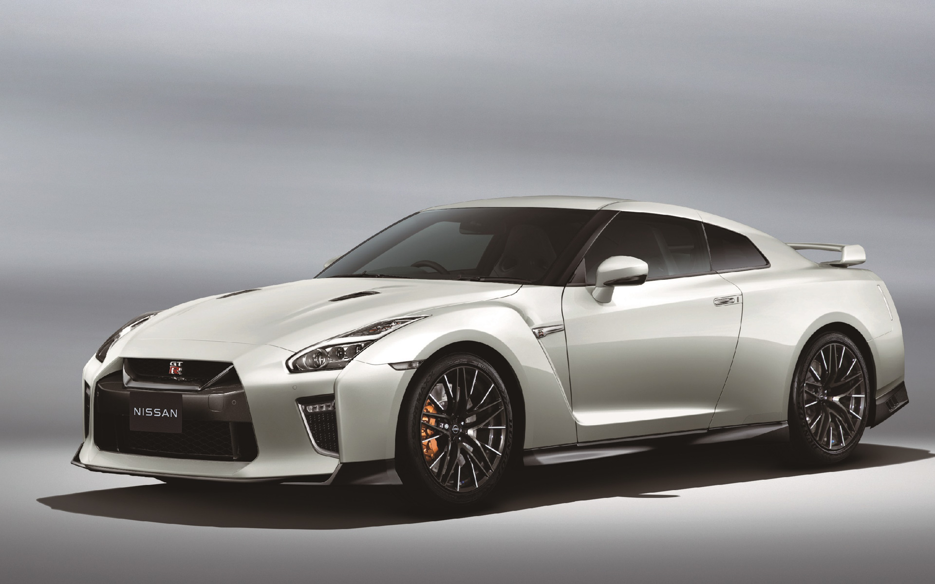 写真は2022モデルのGT-R