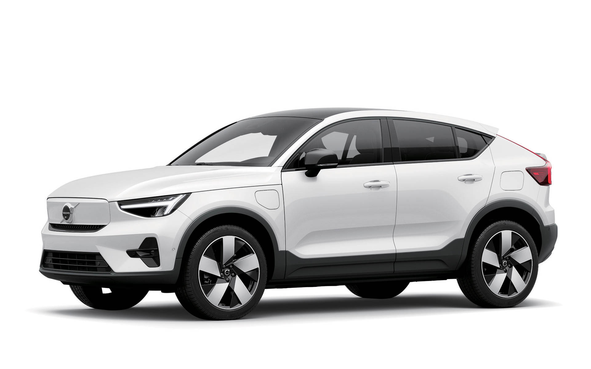 C40 Rechargeはボルボ初のBEV専用車で、クーペとSUVが融合したスタイリッシュなデザインに加え、ボルボとして初めて完全なレザー（本革）フリーインテリアを実現し、リサイクル素材を積極的に採用している