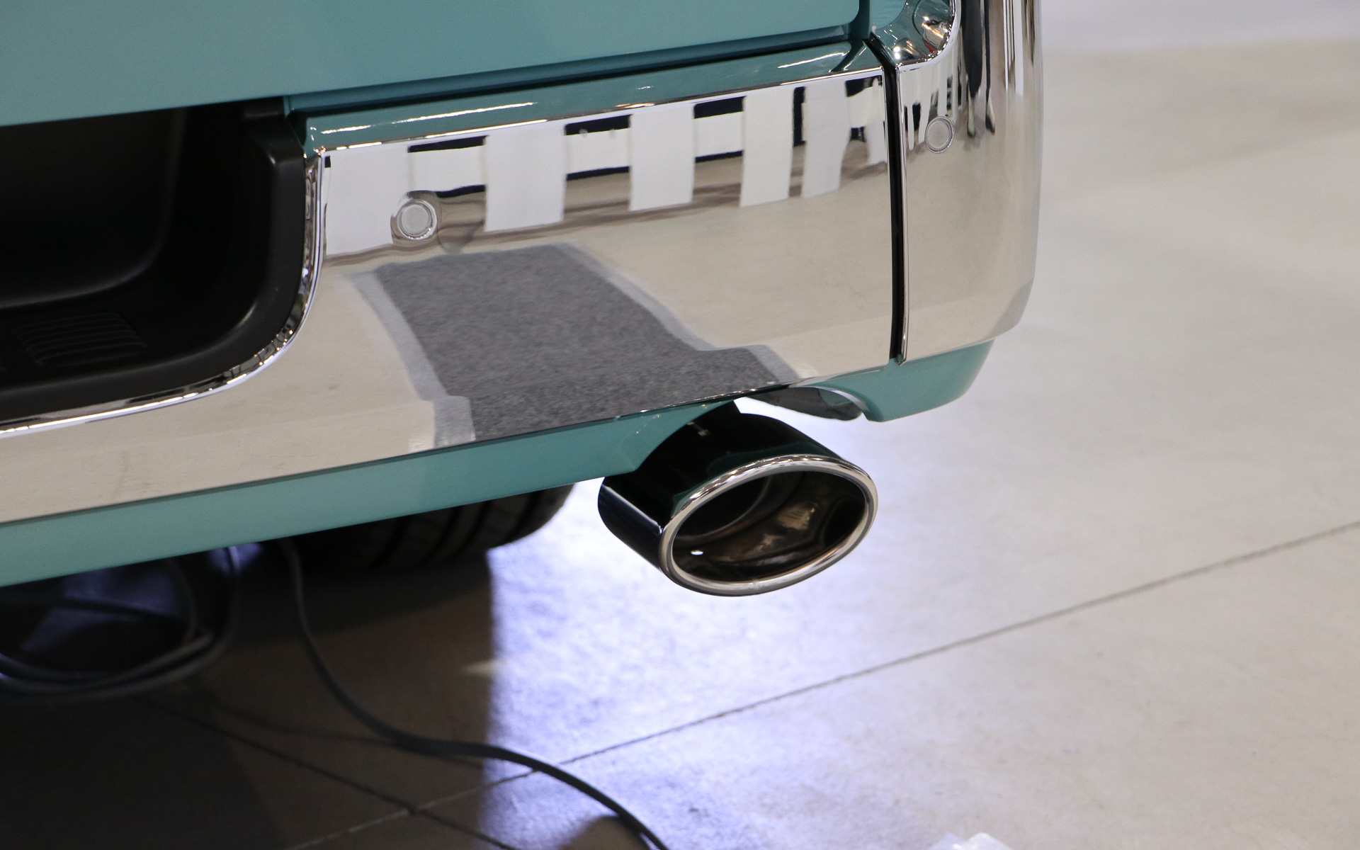 マフラーカッターも装着