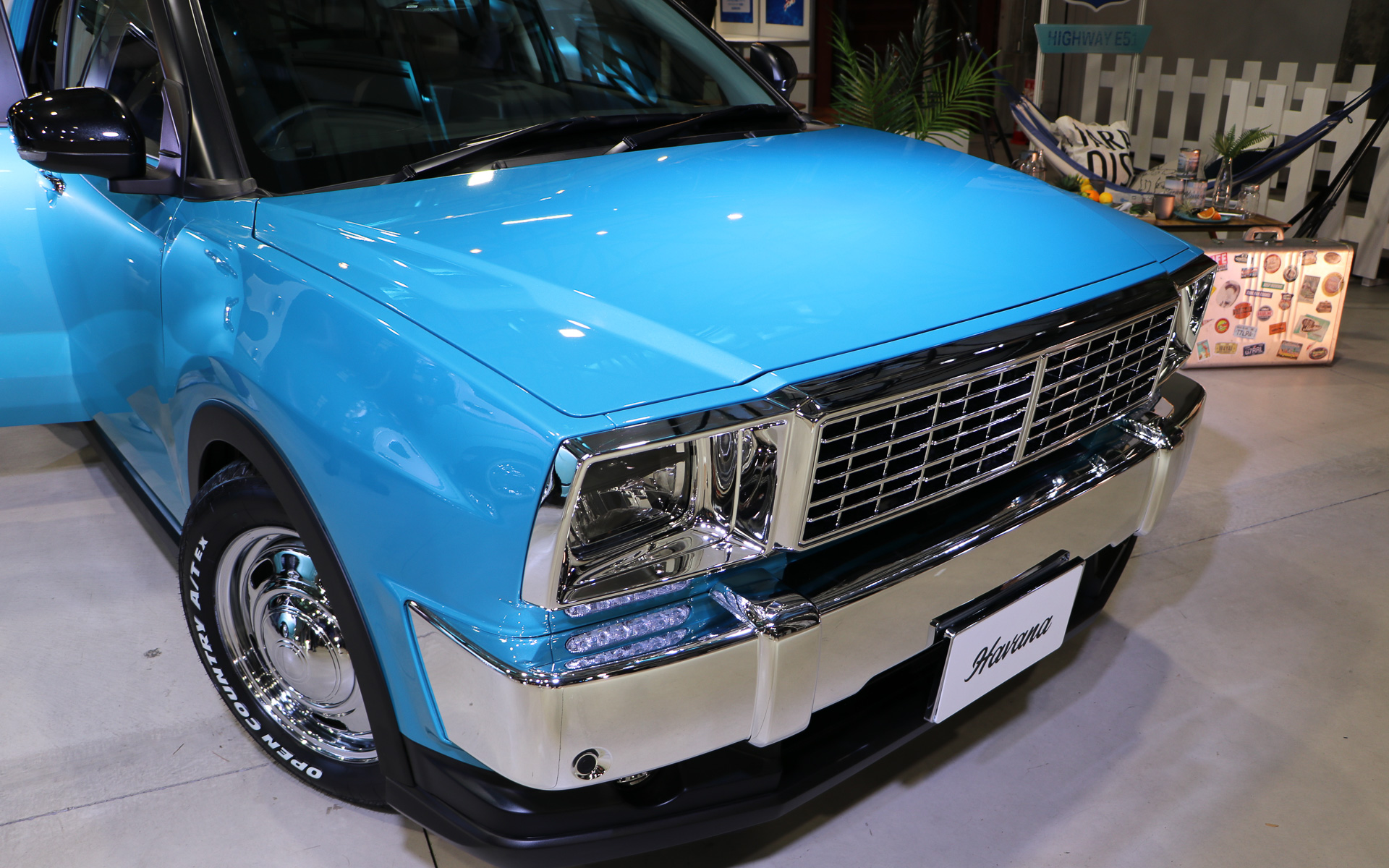 フロントまわりの外装は全て交換されている