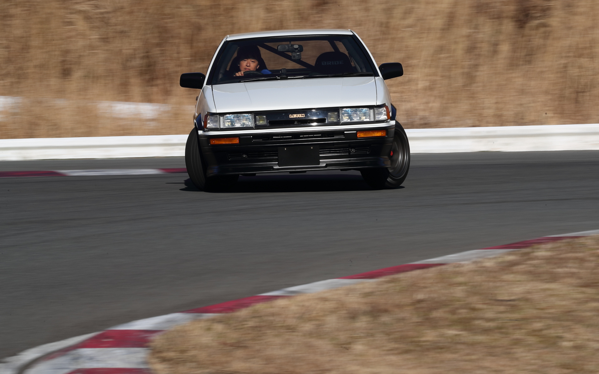 佐々木雅弘選手による、電気じどう車（実験用）ハチロクのシェイクダウン走行。パワフルな走り