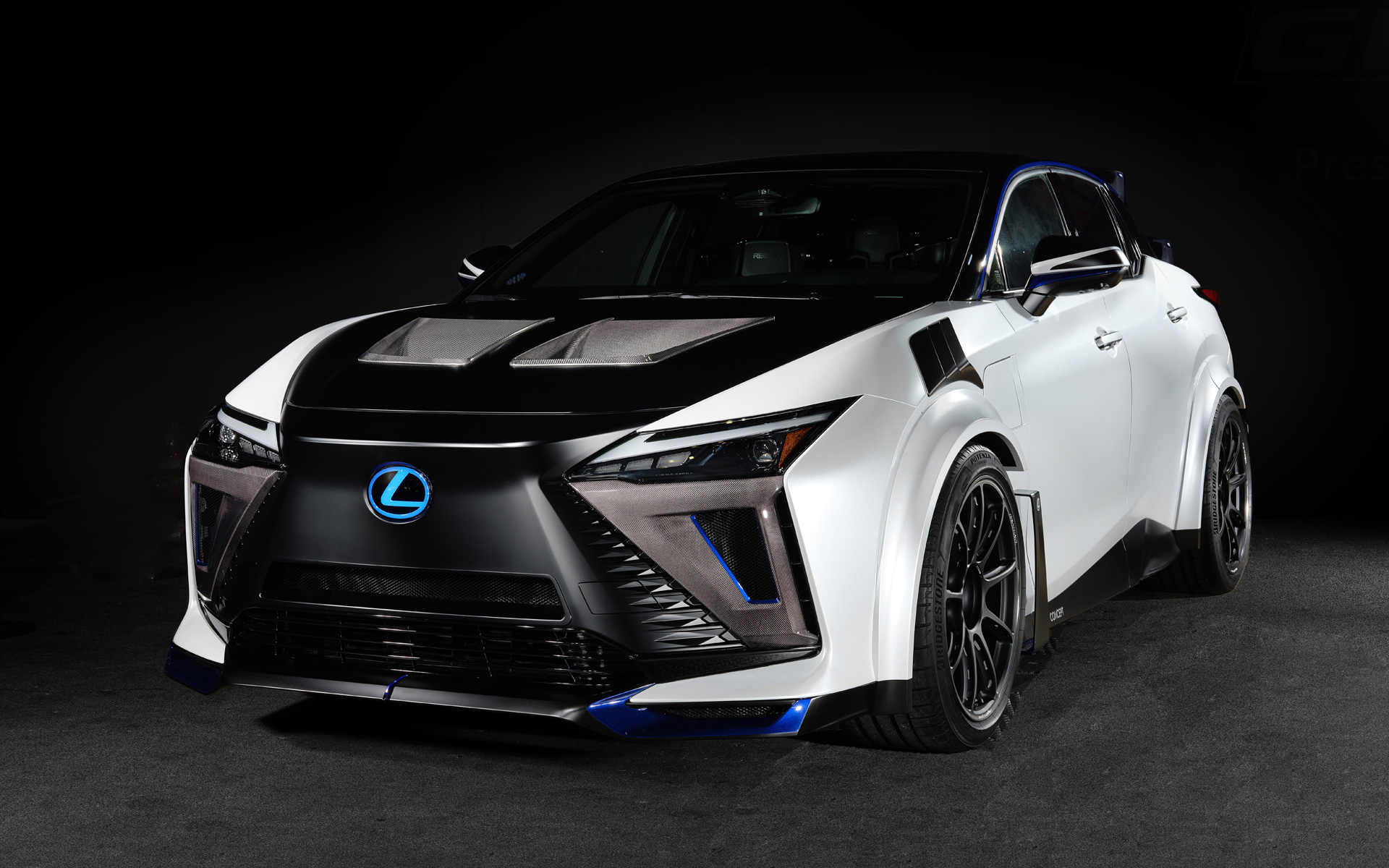 レーシングドライバーの佐々木雅弘選手が監修した「RZ SPORT CONCEPT」