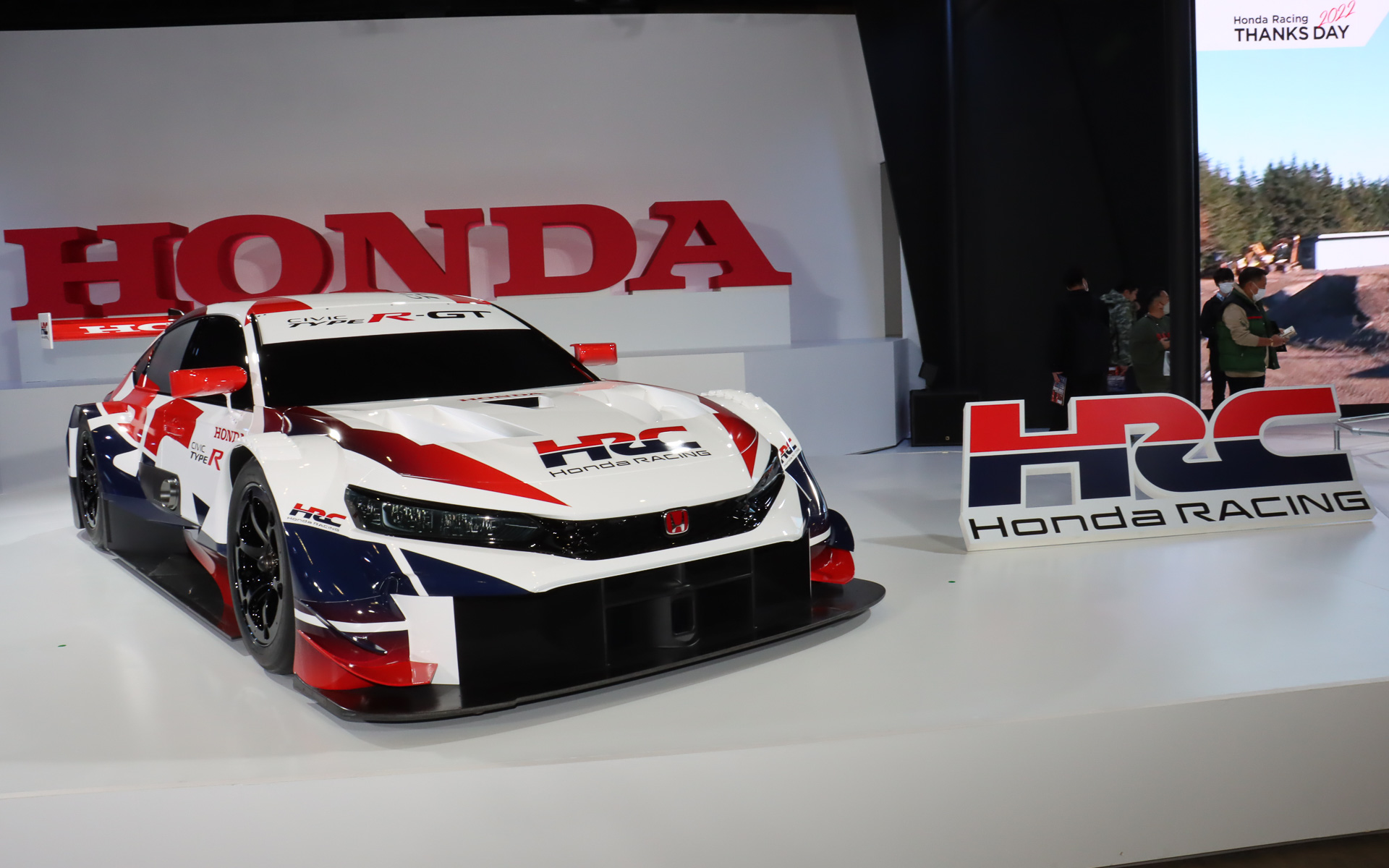 ホンダブースで初公開された新型レーシングカーのコンセプトモデル「CIVIC TYPE R-GT CONCEPT」
