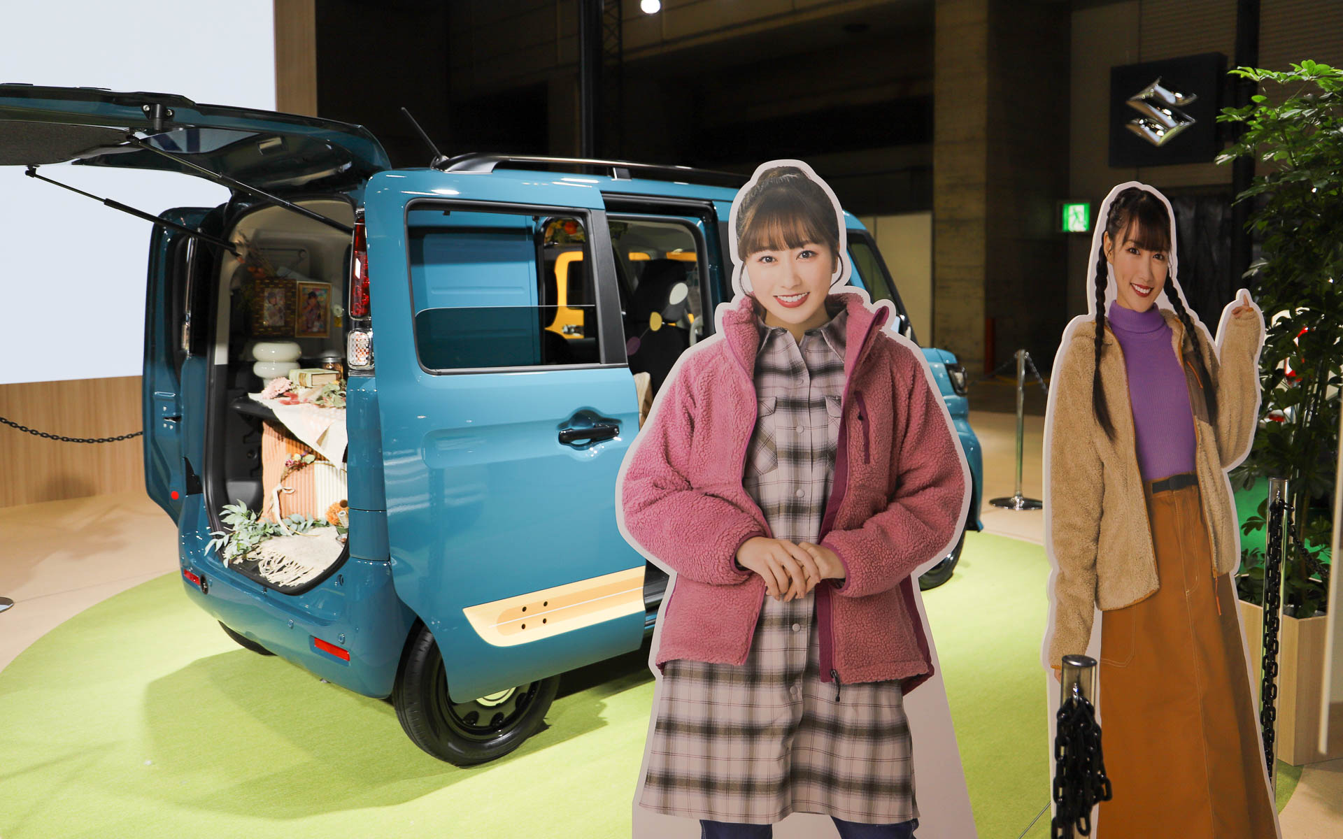 “おしゃれカフェ”をテーマにしたスペーシア ベース