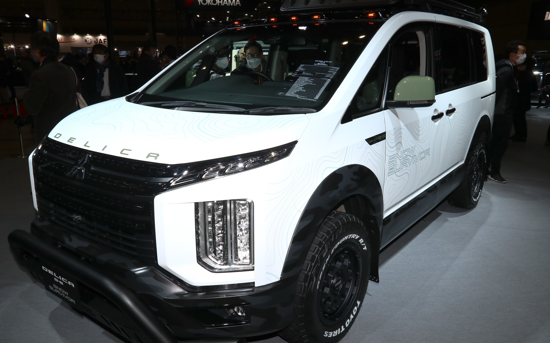 デリカD:5 SNOW SURVIVOR