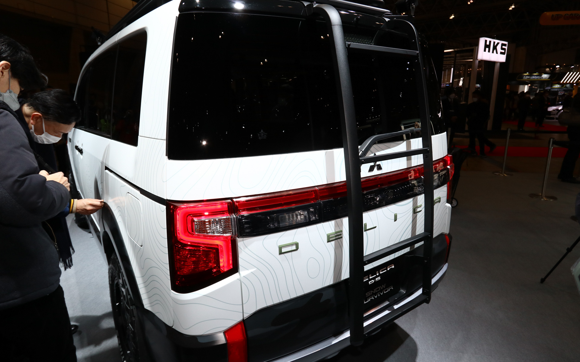 デリカD:5 SNOW SURVIVOR