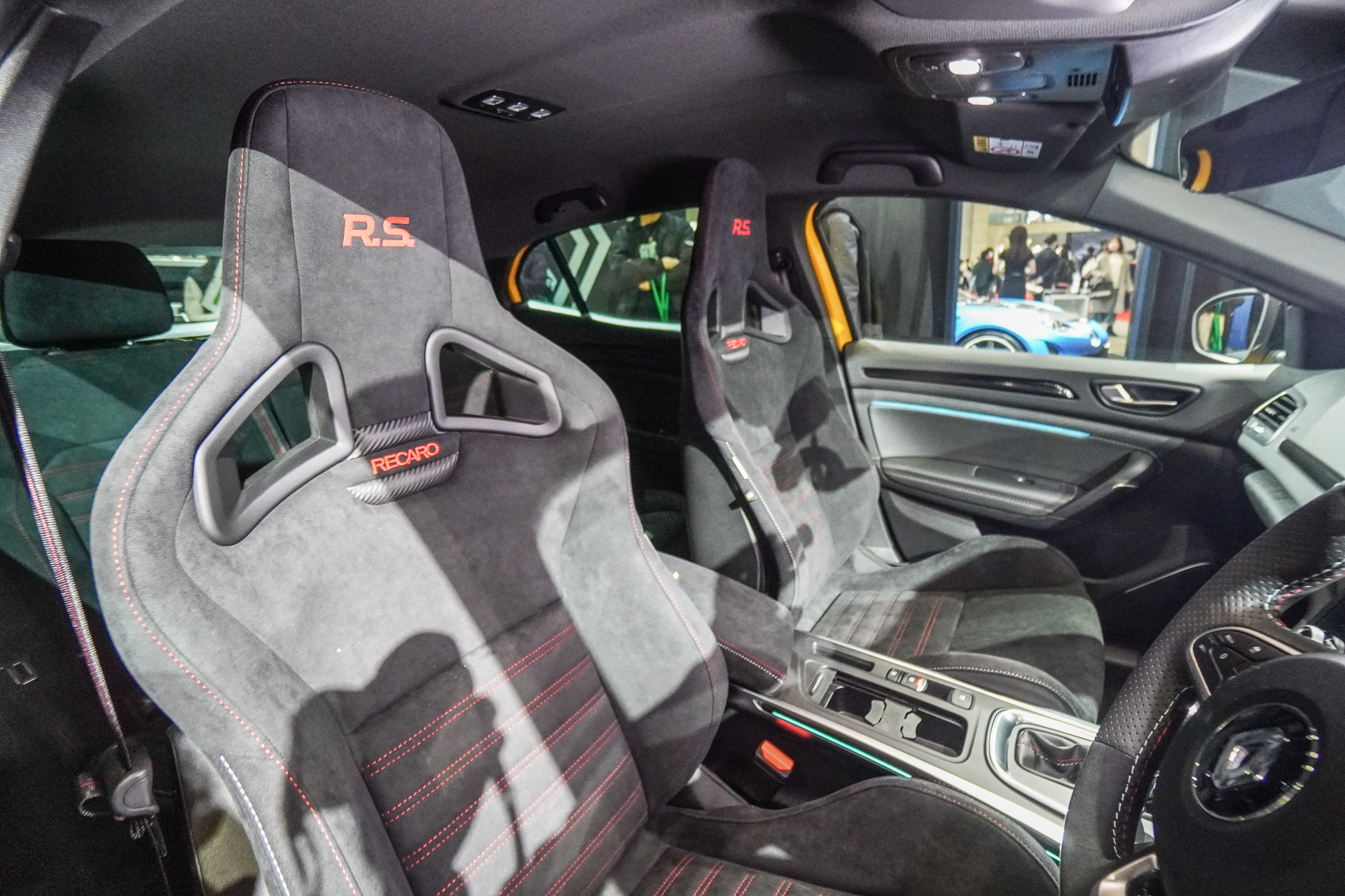 アルカンターラのレカロ製フロントバケットシート