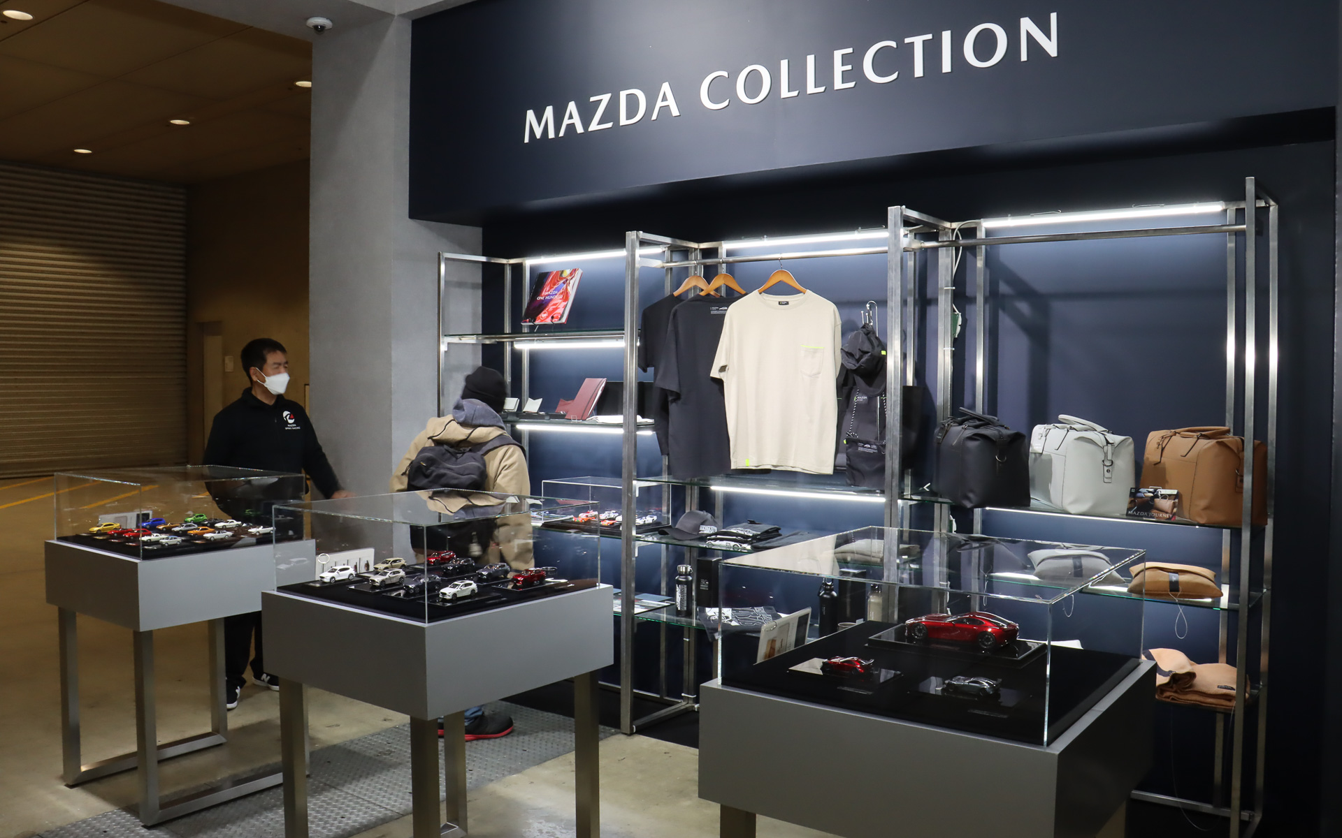 MAZDA COLLECTIONの製品も販売している