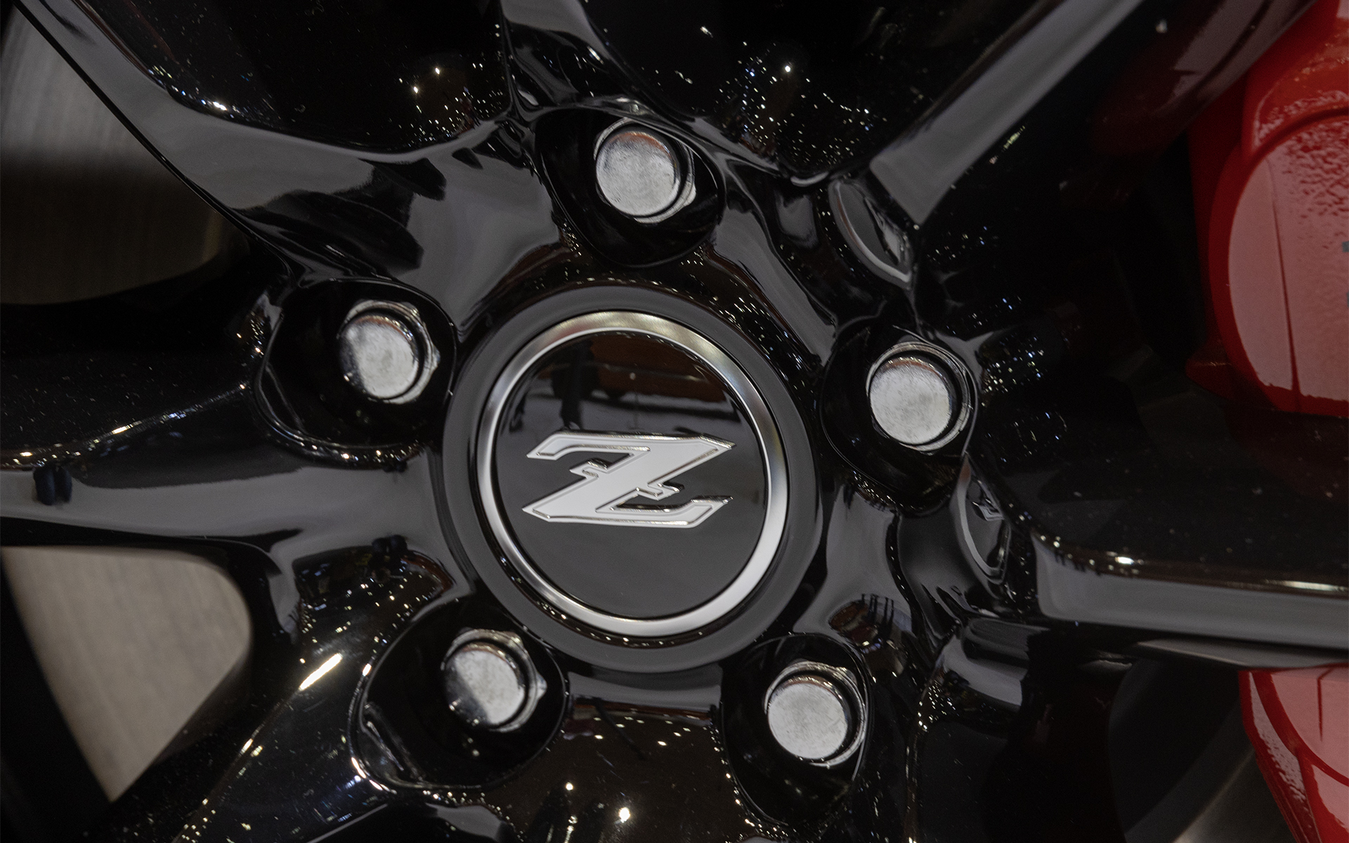 センターキャップはZロゴ。ホイールナットは432Rと同じくシルバー