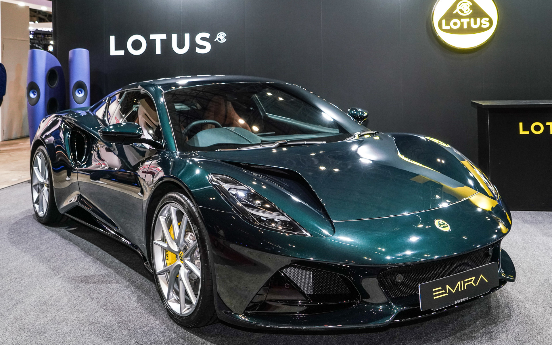 エミーラ V6 ファーストエディションの車体色がダークヴァーダントの展示車両