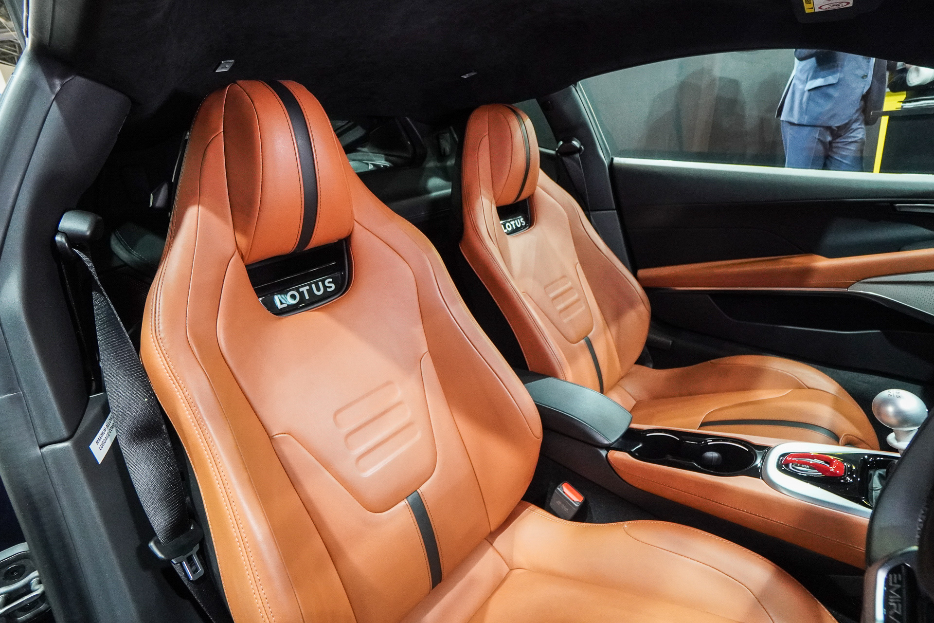 シートヒーターが付く12Way電動調整式プレミアムスポーツシート