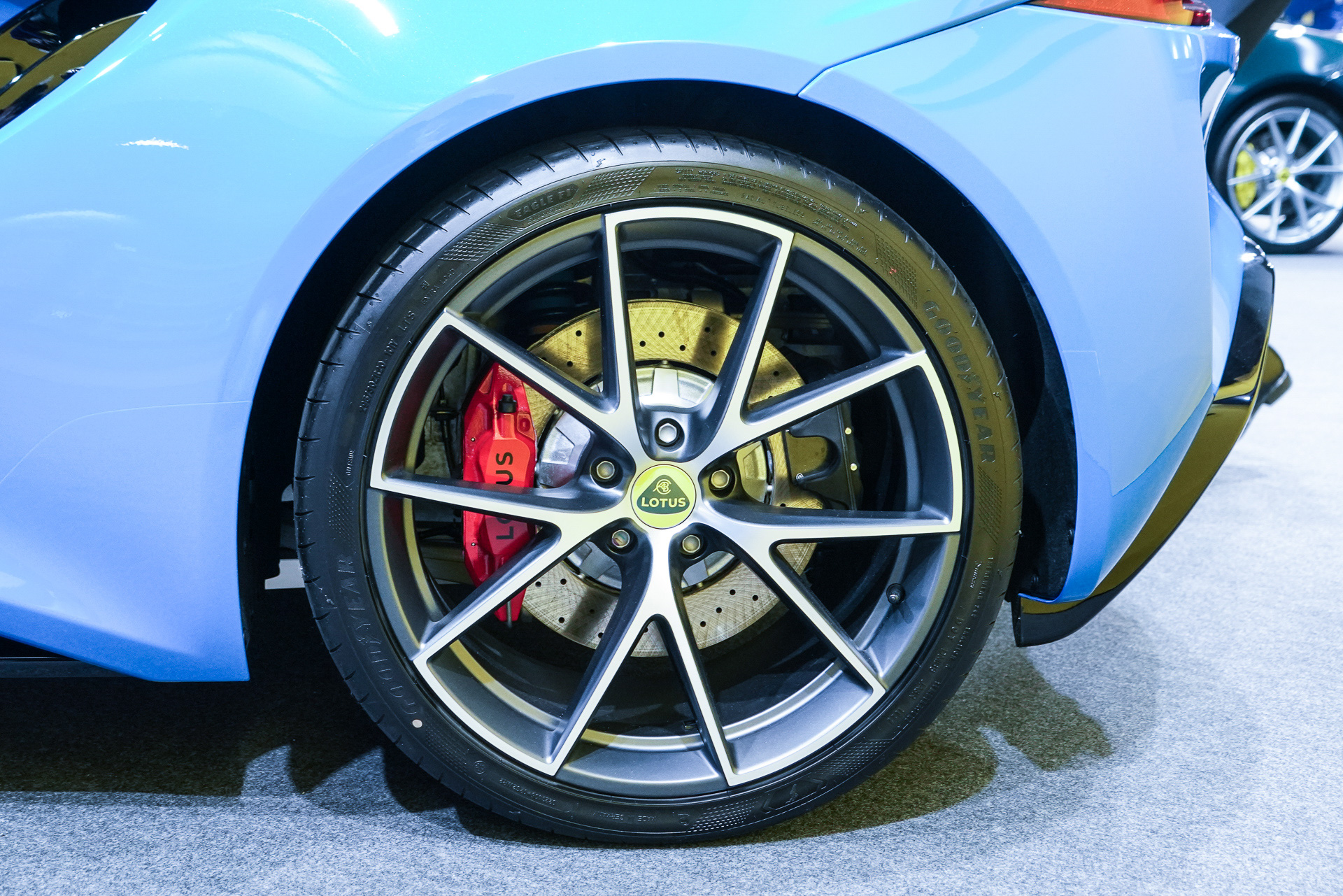 ブレーキキャリパーの色はブラック、レッド、イエロー、シルバーの4色から選択できる