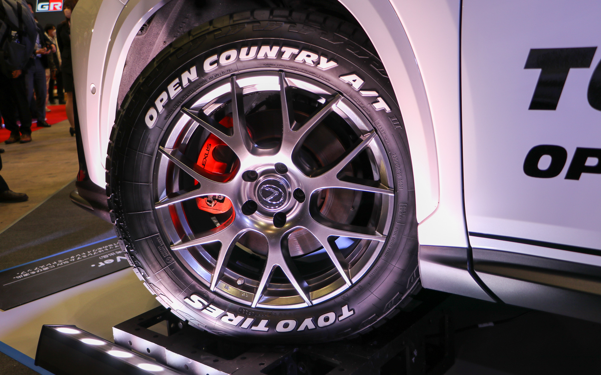 装着タイヤはオープンカントリー AT III