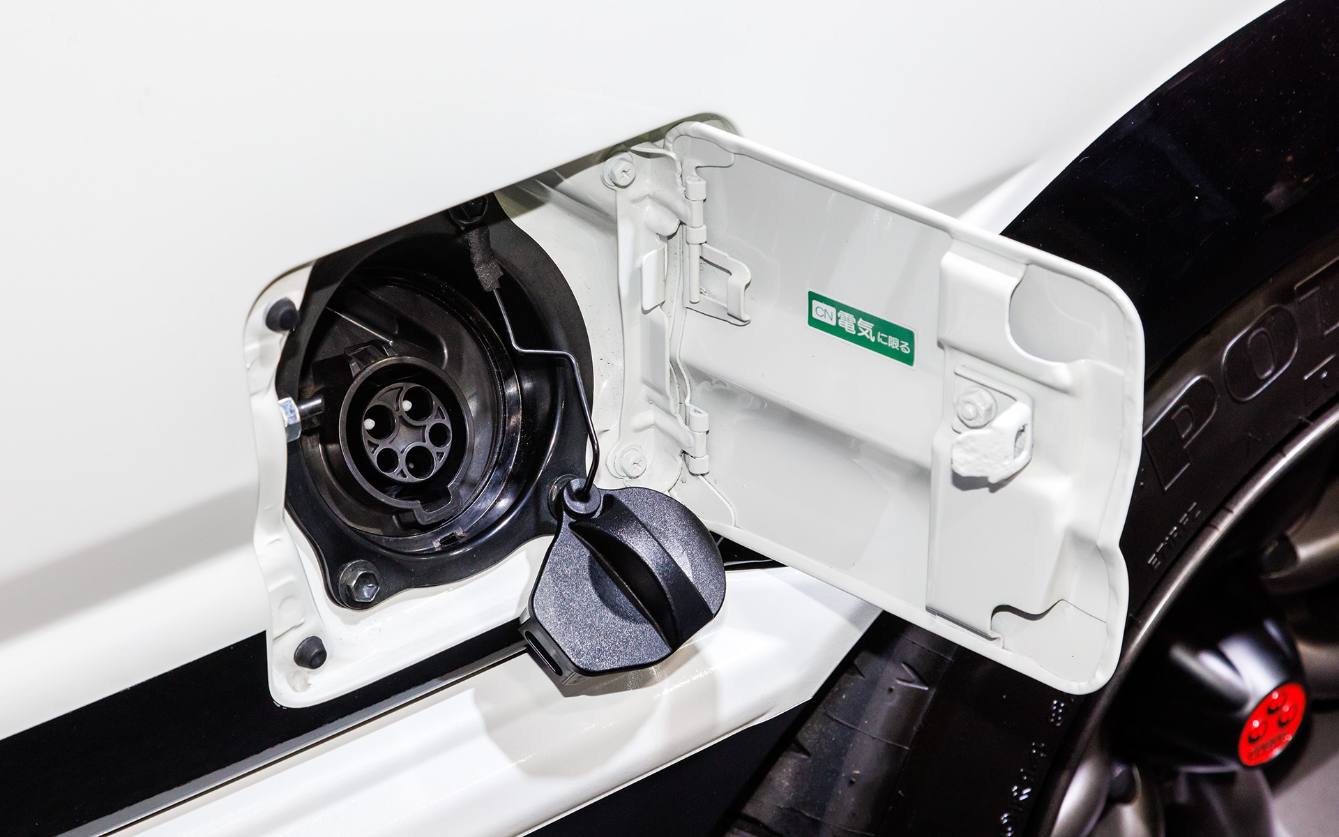 フューエルリッド部は充電ポートに