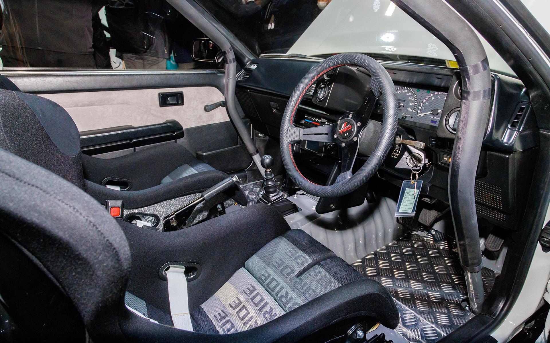 BEVなのにシフトレバーが存在