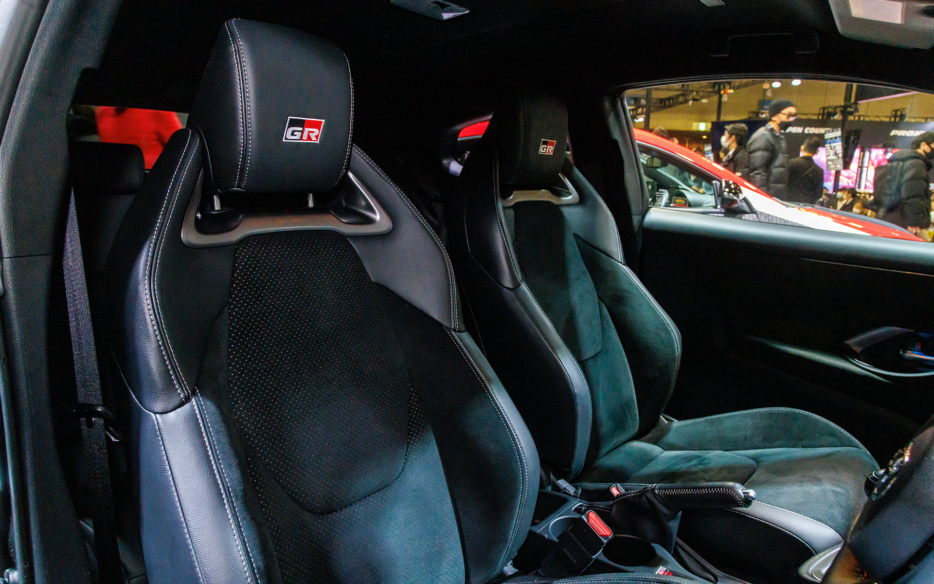 シートのステッチはホワイト