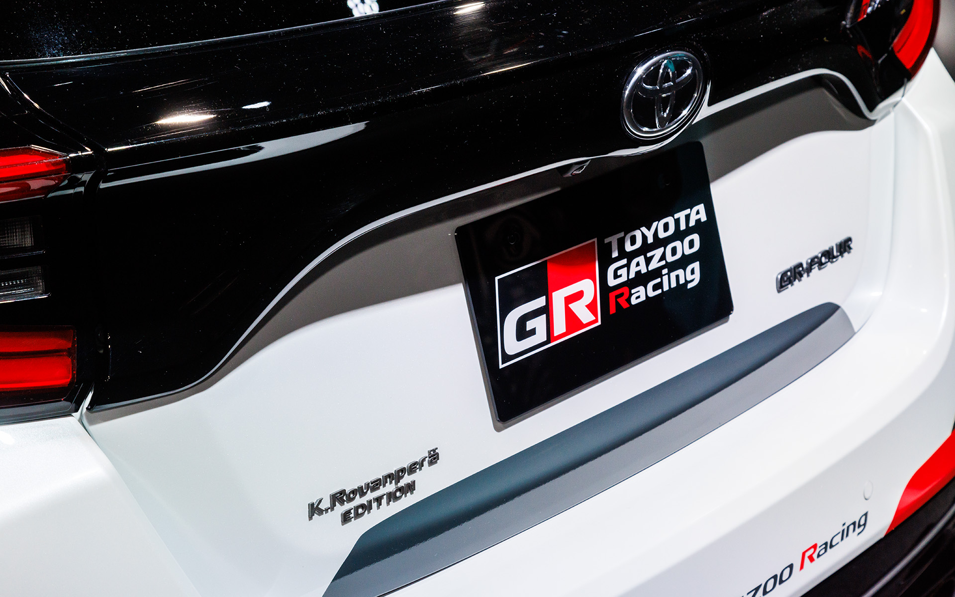 こちらもリアハッチにバッヂが付く